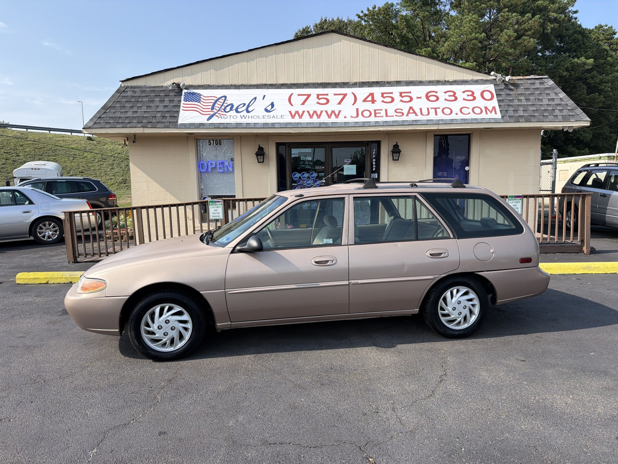 photo of 1999 Ford Escort Wagon SE