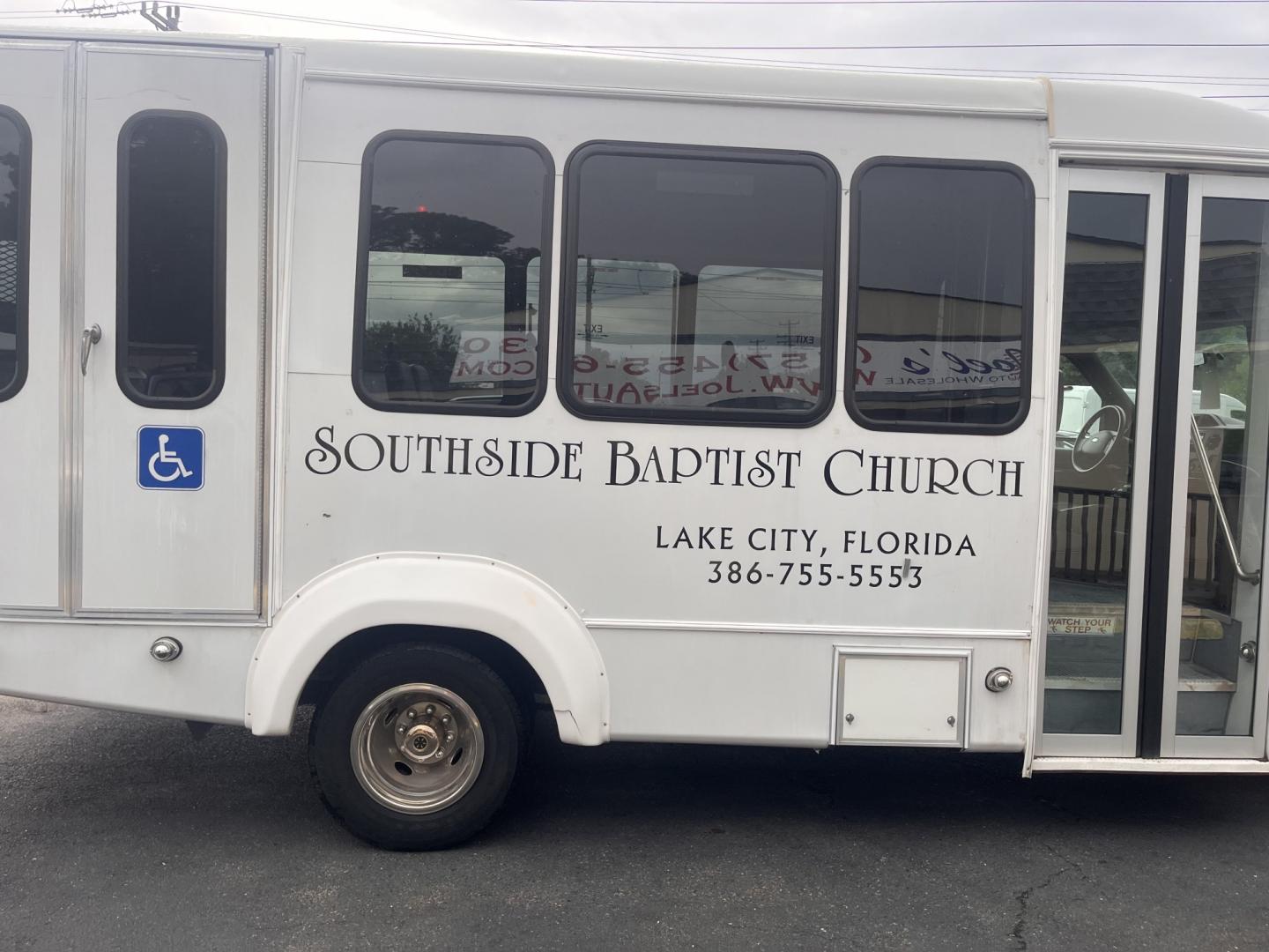 2012 WHITE /Gray Ford Econoline E350 (1FDEE3FS8CD) with an 6.8L V10 SOHC 20V engine, Automatic transmission, located at 5700 Curlew Drive, Norfolk, VA, 23502, (757) 455-6330, 36.841885, -76.209412 - CASH DEAL NO IN HOUSE FINANCING -2012 Ford Econoline E350 Cutaway Bus -20K original miles -Wheel chair lift -12 Passengers, 1 Driver+ Space for wheel chair, No cdl required -Excellent condition everything works as should -Can remove decals before sale -V10 Gas -Virginia Dealer $250 Pro- Photo#3