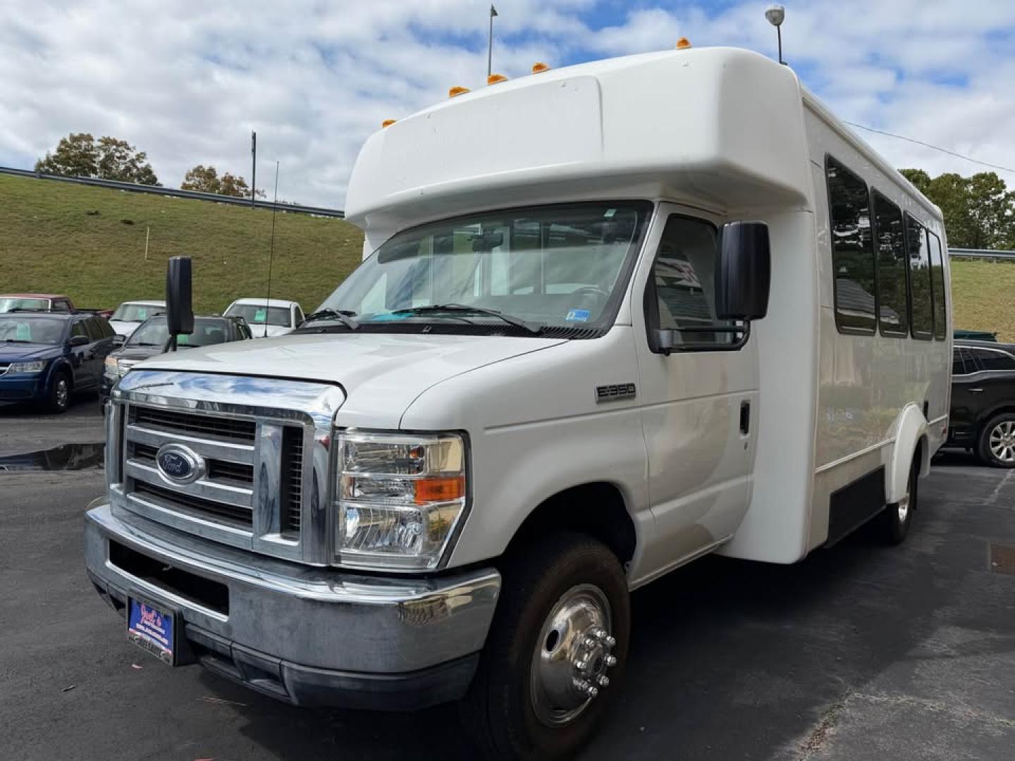 2012 WHITE /Gray Ford Econoline E350 (1FDEE3FS8CD) with an 6.8L V10 SOHC 20V engine, Automatic transmission, located at 5700 Curlew Drive, Norfolk, VA, 23502, (757) 455-6330, 36.841885, -76.209412 - CASH DEAL NO IN HOUSE FINANCING -2012 Ford Econoline E350 Cutaway Bus -20K original miles -Wheel chair lift -12 Passengers, 1 Driver+ Space for wheel chair, No cdl required -Excellent condition everything works as should -V10 Gas -Virginia Dealer $250 Processing Fee INCLUDED IN PRICE- Photo#17