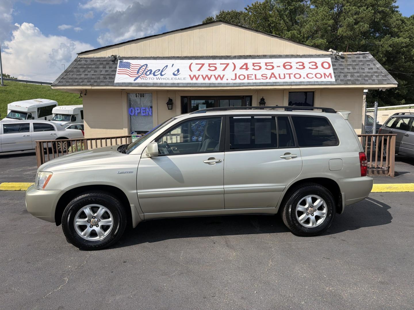 2001 Gold Toyota Highlander V6 4WD (JTEHF21A810) with an 3.0L V6 DOHC 24V engine, located at 5700 Curlew Drive, Norfolk, VA, 23502, (757) 455-6330, 36.841885, -76.209412- Photo#0