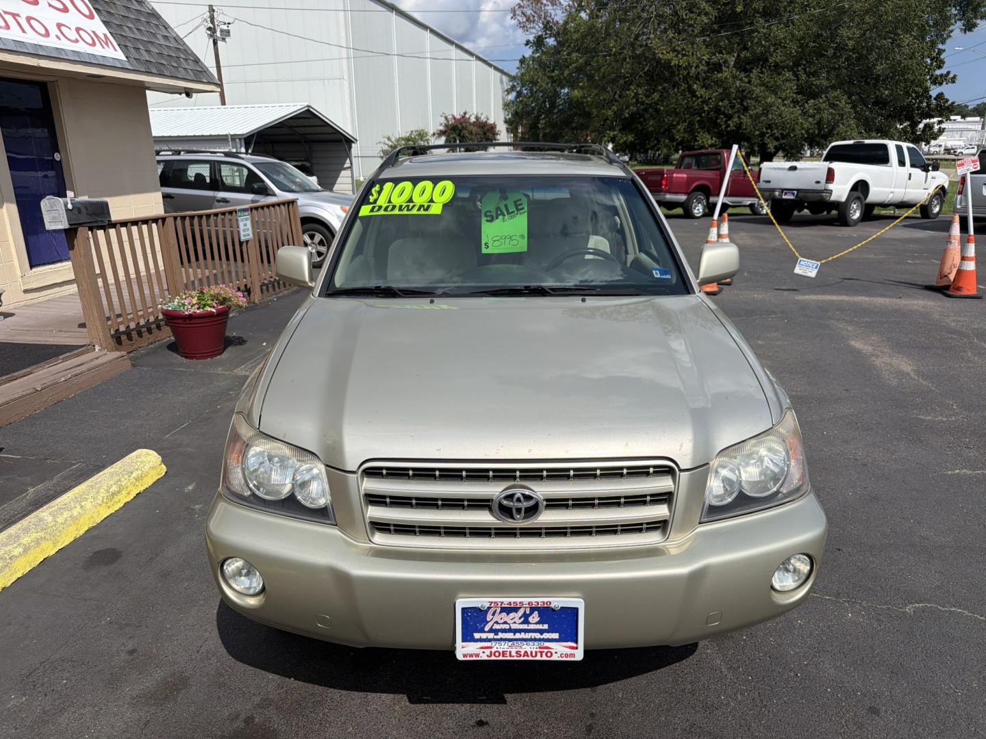 2001 Gold Toyota Highlander V6 4WD (JTEHF21A810) with an 3.0L V6 DOHC 24V engine, located at 5700 Curlew Drive, Norfolk, VA, 23502, (757) 455-6330, 36.841885, -76.209412- Photo#4