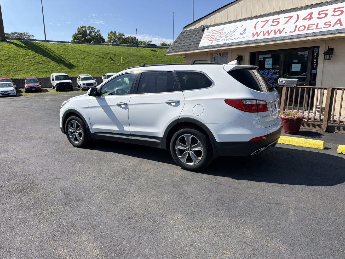 2014 WHITE Hyundai Santa Fe GLS AWD (KM8SMDHF8EU) with an 3.3L V6 DOHC 24V engine, 6A transmission, located at 5700 Curlew Drive, Norfolk, VA, 23502, (757) 455-6330, 36.841885, -76.209412- Photo#1