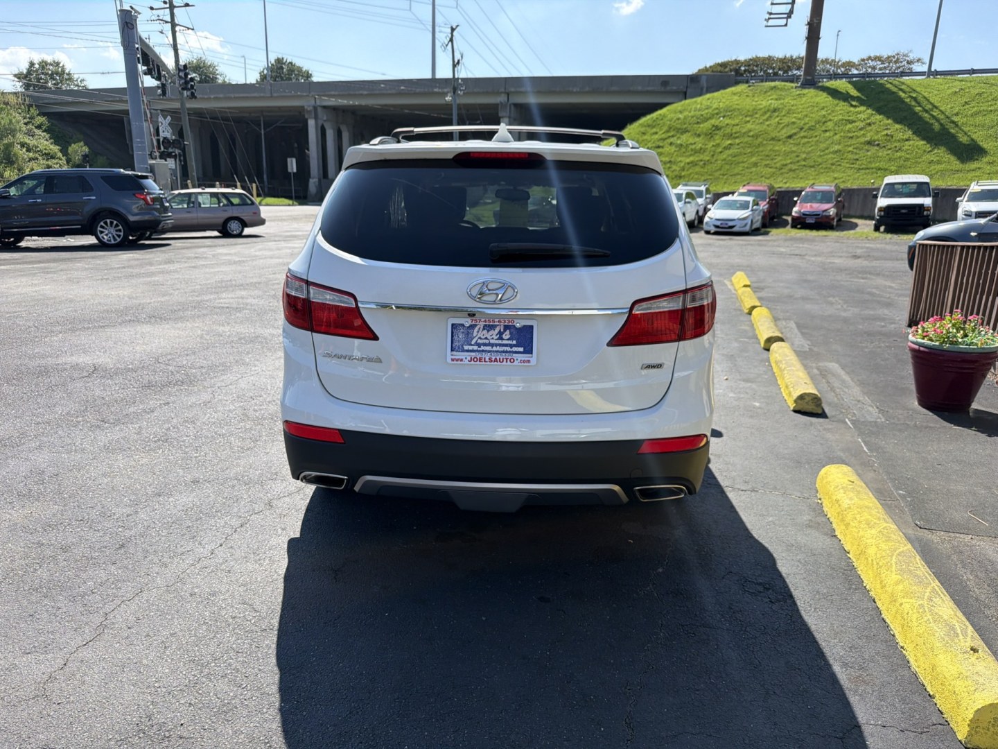 2014 WHITE Hyundai Santa Fe GLS AWD (KM8SMDHF8EU) with an 3.3L V6 DOHC 24V engine, 6A transmission, located at 5700 Curlew Drive, Norfolk, VA, 23502, (757) 455-6330, 36.841885, -76.209412- Photo#2