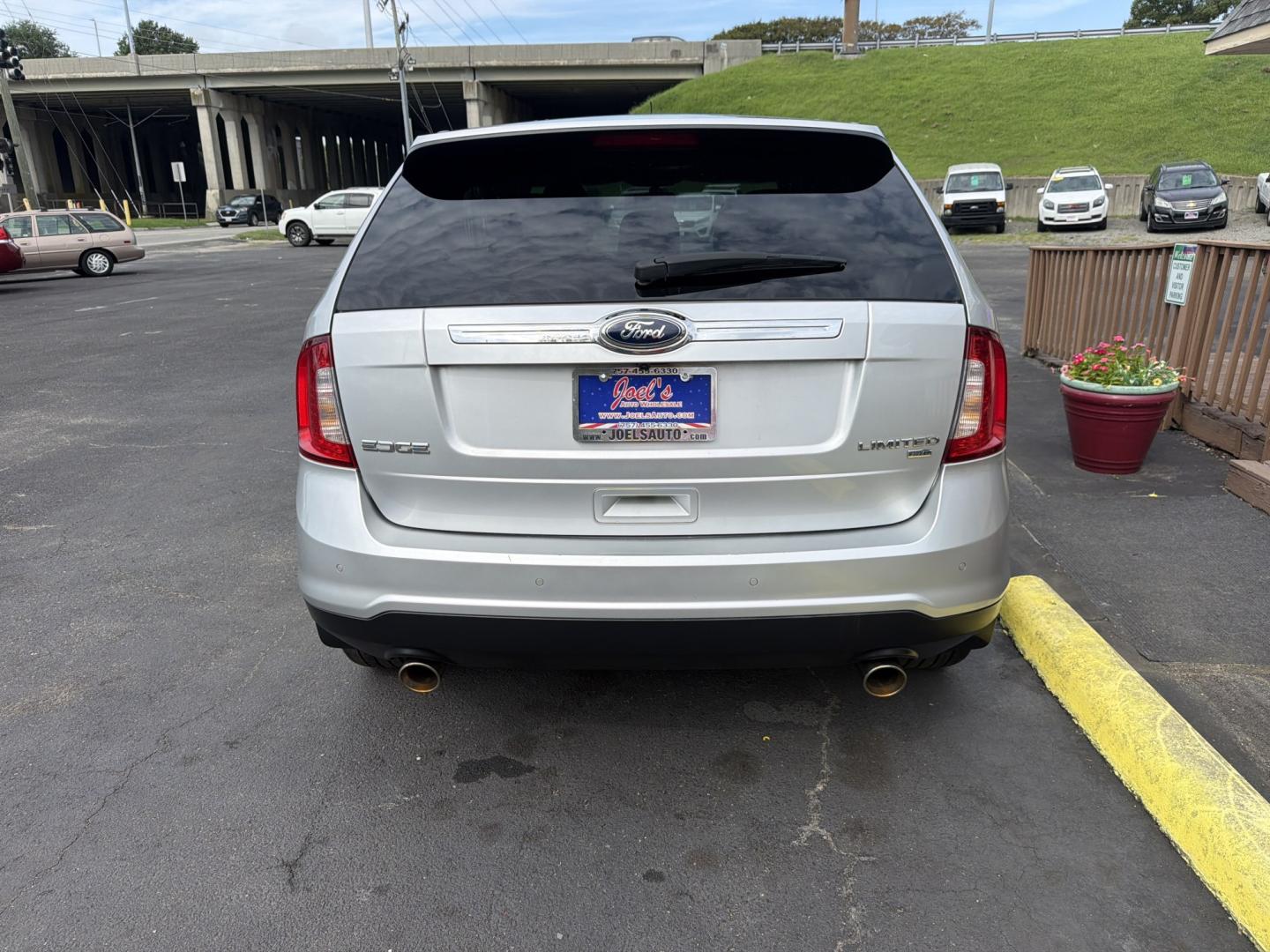 2013 Silver Ford Edge Limited AWD (2FMDK4KC5DB) with an 3.5L V6 DOHC 24V engine, 6A transmission, located at 5700 Curlew Drive, Norfolk, VA, 23502, (757) 455-6330, 36.841885, -76.209412- Photo#2