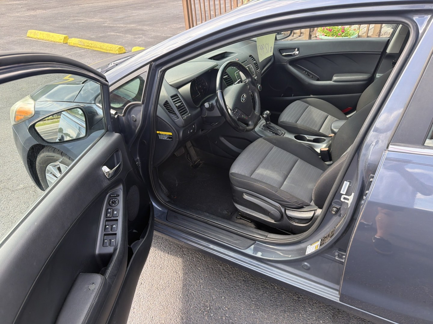 2015 Gray Kia Forte 5-Door EX (KNAFX5A83F5) with an 2.0L L4 DOHC 16V engine, 6A transmission, located at 5700 Curlew Drive, Norfolk, VA, 23502, (757) 455-6330, 36.841885, -76.209412- Photo#5
