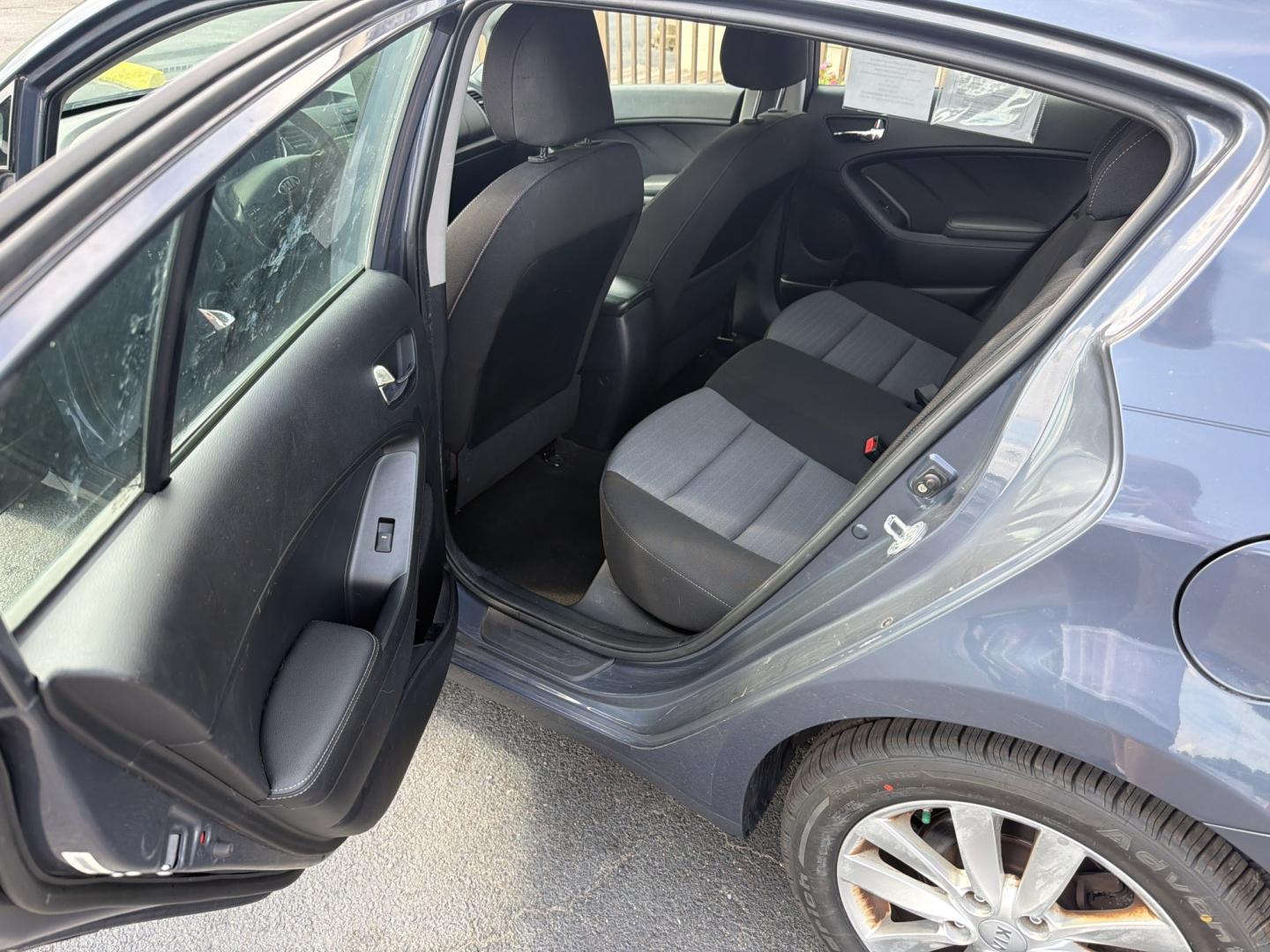 2015 Gray Kia Forte 5-Door EX (KNAFX5A83F5) with an 2.0L L4 DOHC 16V engine, 6A transmission, located at 5700 Curlew Drive, Norfolk, VA, 23502, (757) 455-6330, 36.841885, -76.209412- Photo#7