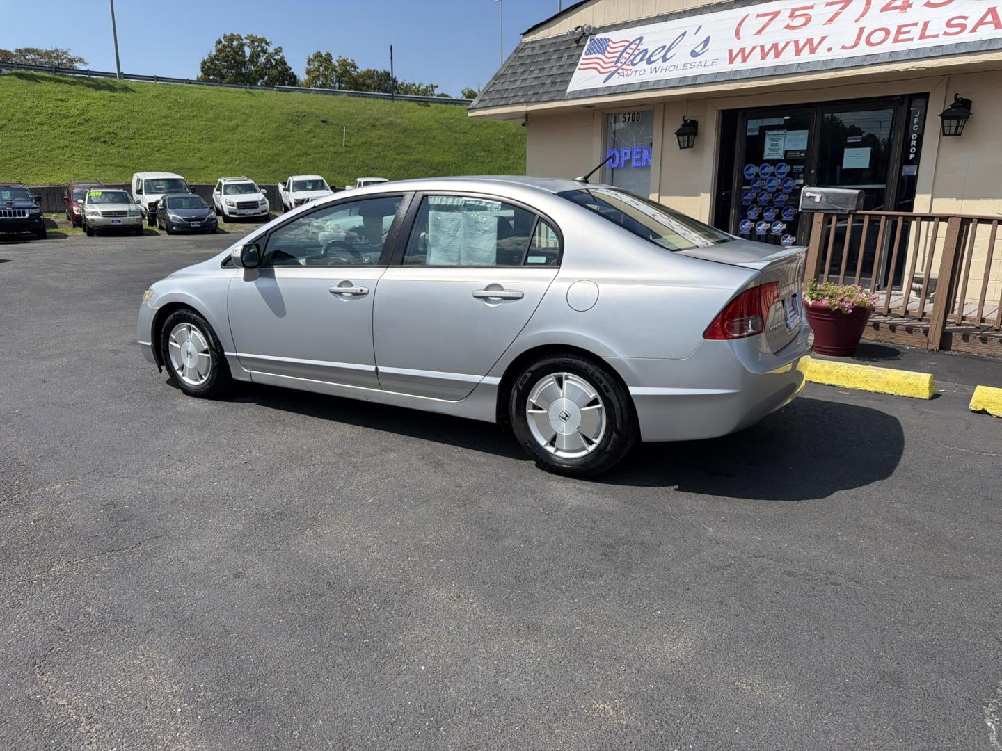 2006 Silver Honda Civic Hybrid CVT (JHMFA36246S) with an 1.3L L4 SOHC 8V HYBRID engine, CVT OD transmission, located at 5700 Curlew Drive, Norfolk, VA, 23502, (757) 455-6330, 36.841885, -76.209412- Photo#1
