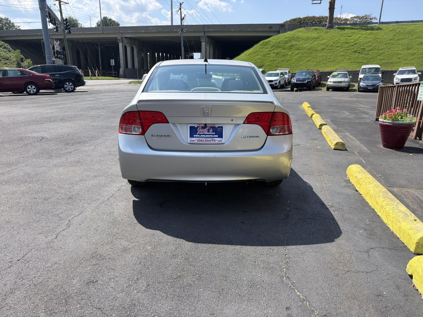 2006 Silver Honda Civic Hybrid CVT (JHMFA36246S) with an 1.3L L4 SOHC 8V HYBRID engine, CVT OD transmission, located at 5700 Curlew Drive, Norfolk, VA, 23502, (757) 455-6330, 36.841885, -76.209412- Photo#2