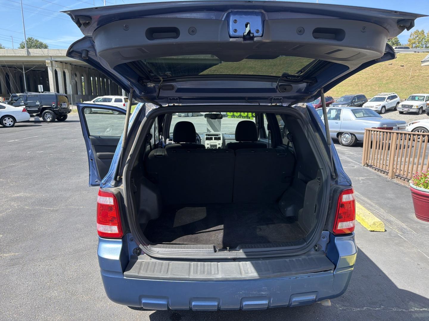 2010 Blue Ford Escape XLT FWD (1FMCU0D75AK) with an 2.5L L4 DOHC 16V engine, 6A transmission, located at 5700 Curlew Drive, Norfolk, VA, 23502, (757) 455-6330, 36.841885, -76.209412- Photo#9