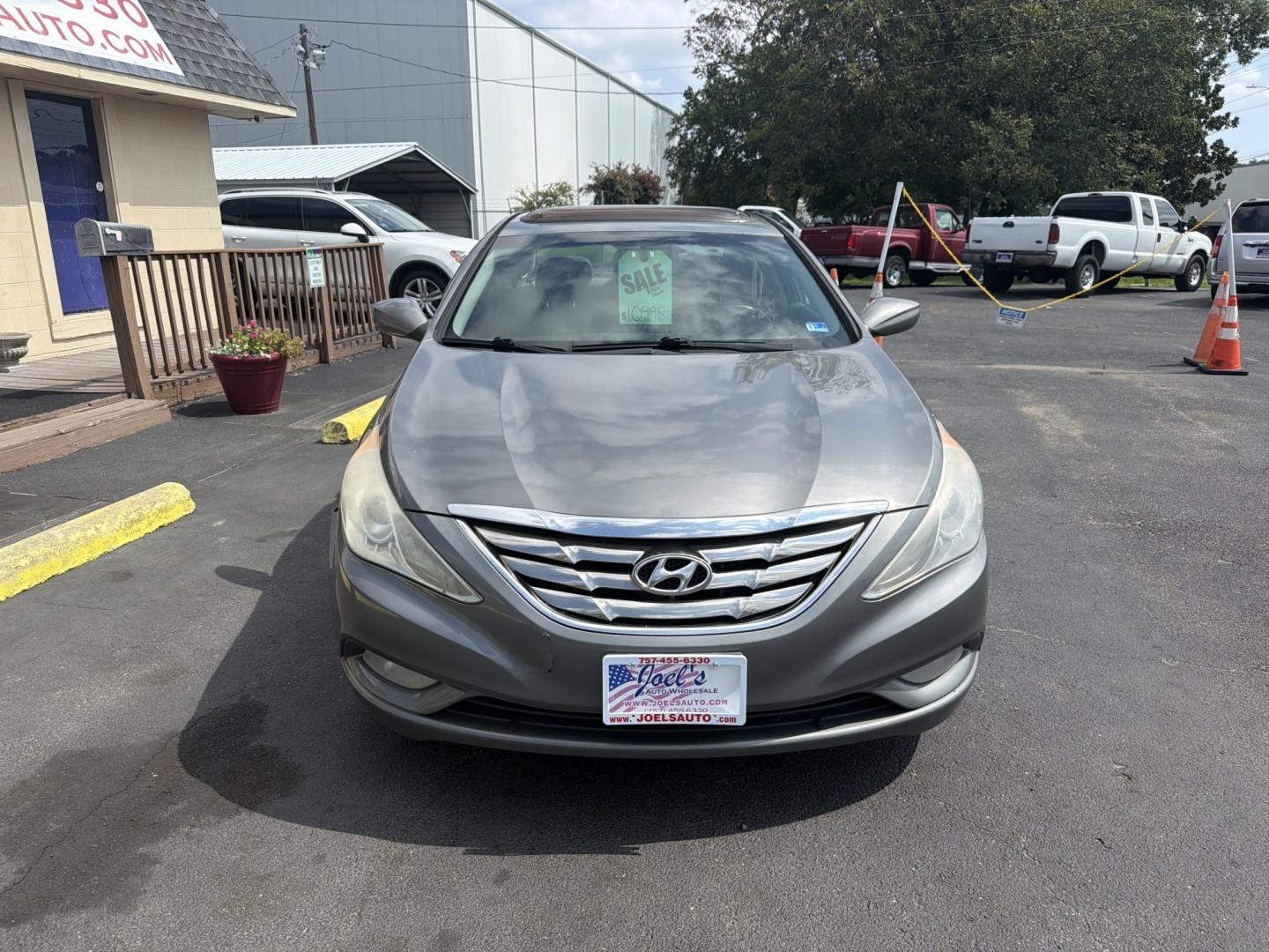 2013 Gray Hyundai Sonata SE Auto (5NPEC4AB0DH) with an 2.0L L4 DOHC 16V engine, 6-Speed Automatic transmission, located at 5700 Curlew Drive, Norfolk, VA, 23502, (757) 455-6330, 36.841885, -76.209412- Photo#4