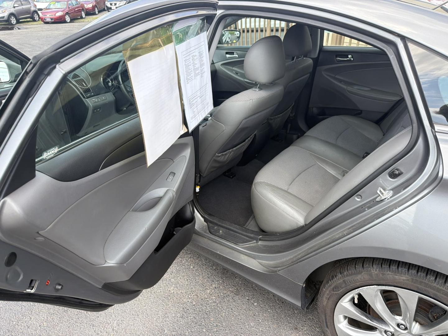 2013 Gray Hyundai Sonata SE Auto (5NPEC4AB0DH) with an 2.0L L4 DOHC 16V engine, 6-Speed Automatic transmission, located at 5700 Curlew Drive, Norfolk, VA, 23502, (757) 455-6330, 36.841885, -76.209412- Photo#7
