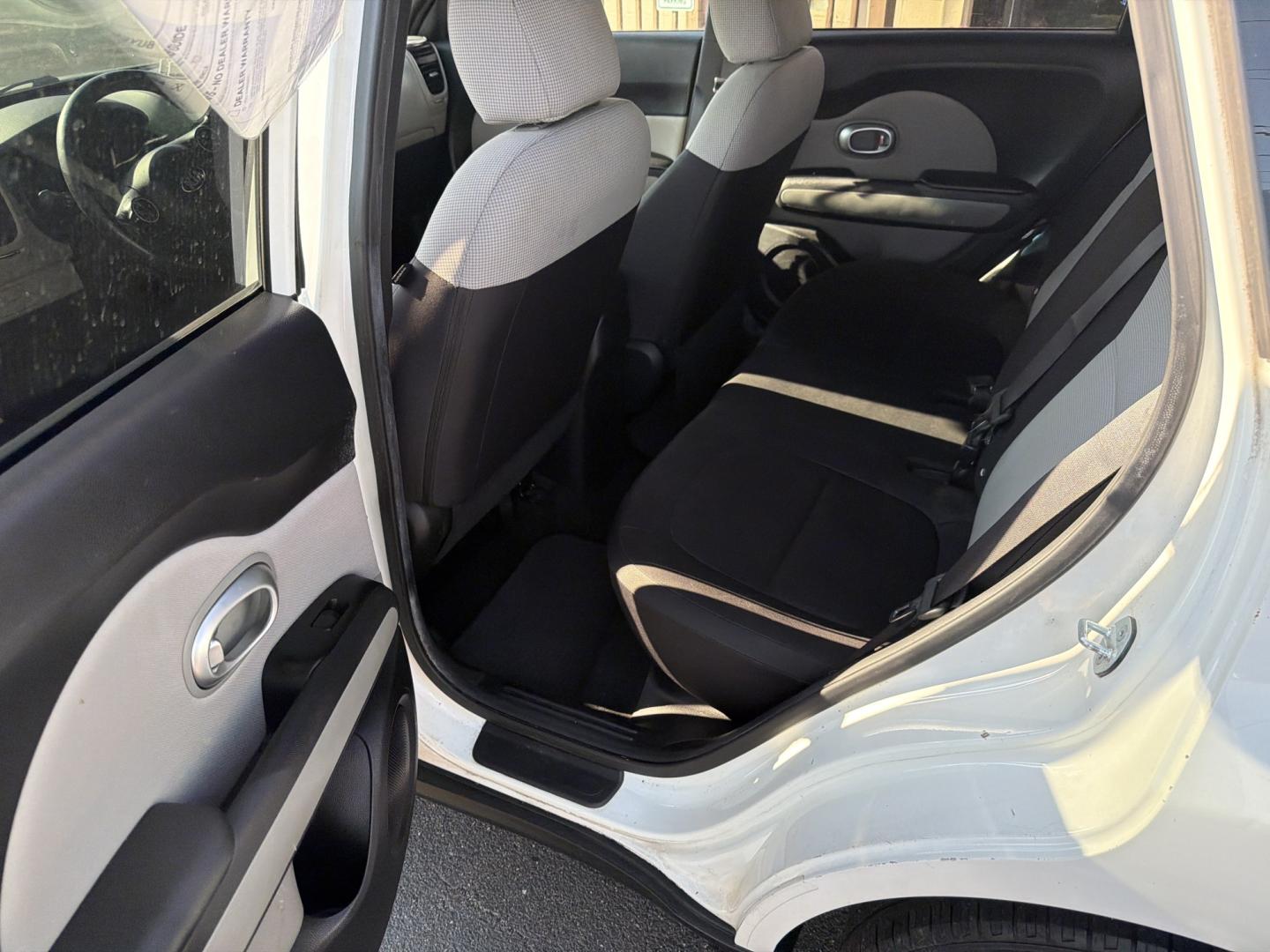 2015 White Kia Soul Base (KNDJN2A23F7) with an 1.6L L4 DOHC 16V engine, located at 5700 Curlew Drive, Norfolk, VA, 23502, (757) 455-6330, 36.841885, -76.209412- Photo#7