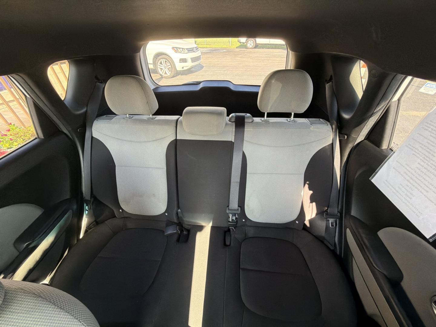 2015 White Kia Soul Base (KNDJN2A23F7) with an 1.6L L4 DOHC 16V engine, located at 5700 Curlew Drive, Norfolk, VA, 23502, (757) 455-6330, 36.841885, -76.209412- Photo#8