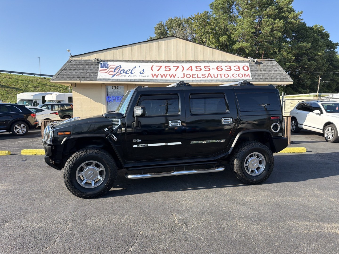 2005 Black Hummer H2 SUV (5GRGN23UX5H) with an 6.0L V8 OHV 16V engine, 4A OD transmission, located at 5700 Curlew Dr., Norfolk, VA, 23502, (703) 554-4373, 36.841885, -76.209412- Photo#0
