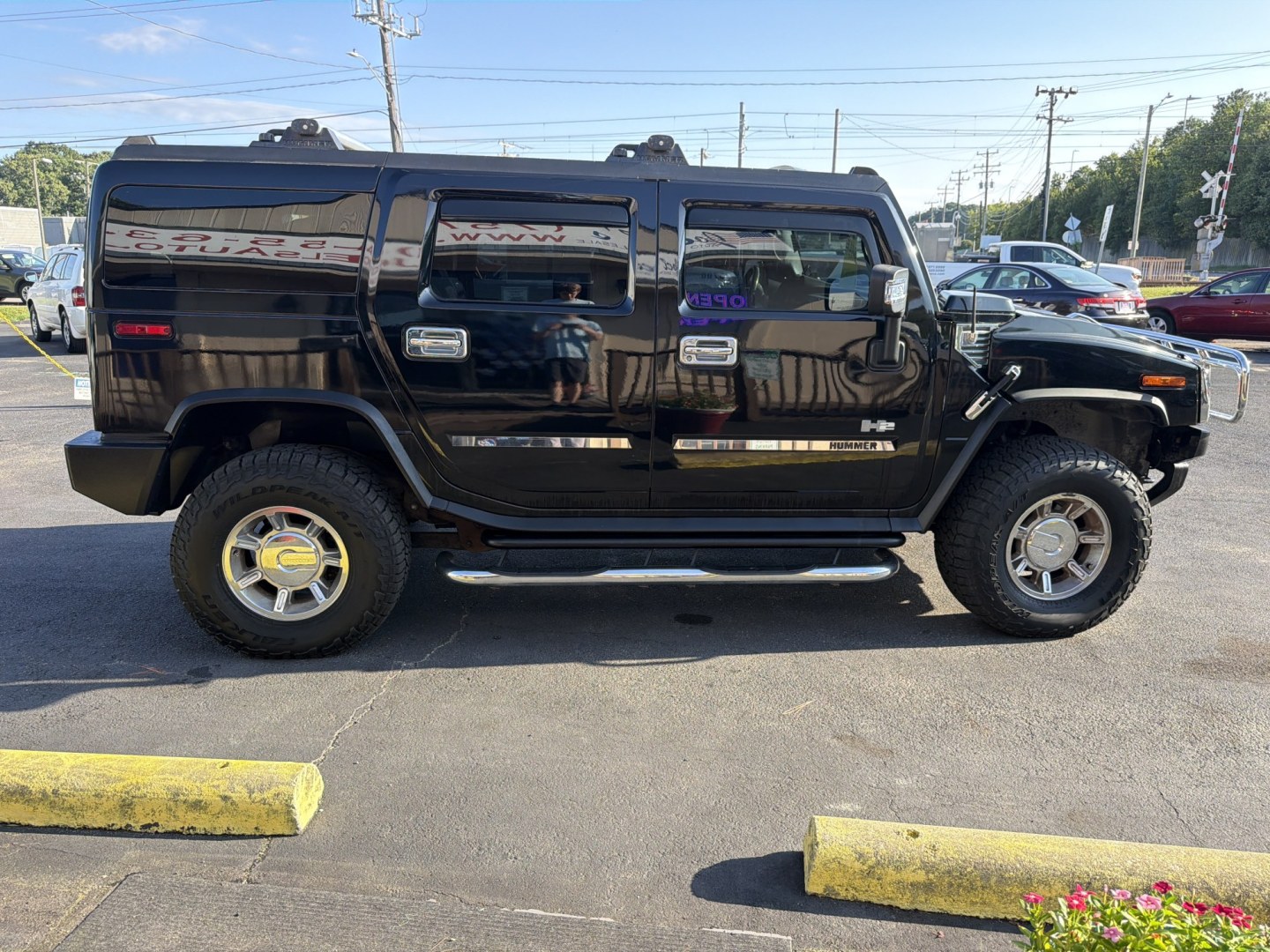 2005 Black Hummer H2 SUV (5GRGN23UX5H) with an 6.0L V8 OHV 16V engine, 4A OD transmission, located at 5700 Curlew Dr., Norfolk, VA, 23502, (703) 554-4373, 36.841885, -76.209412- Photo#3