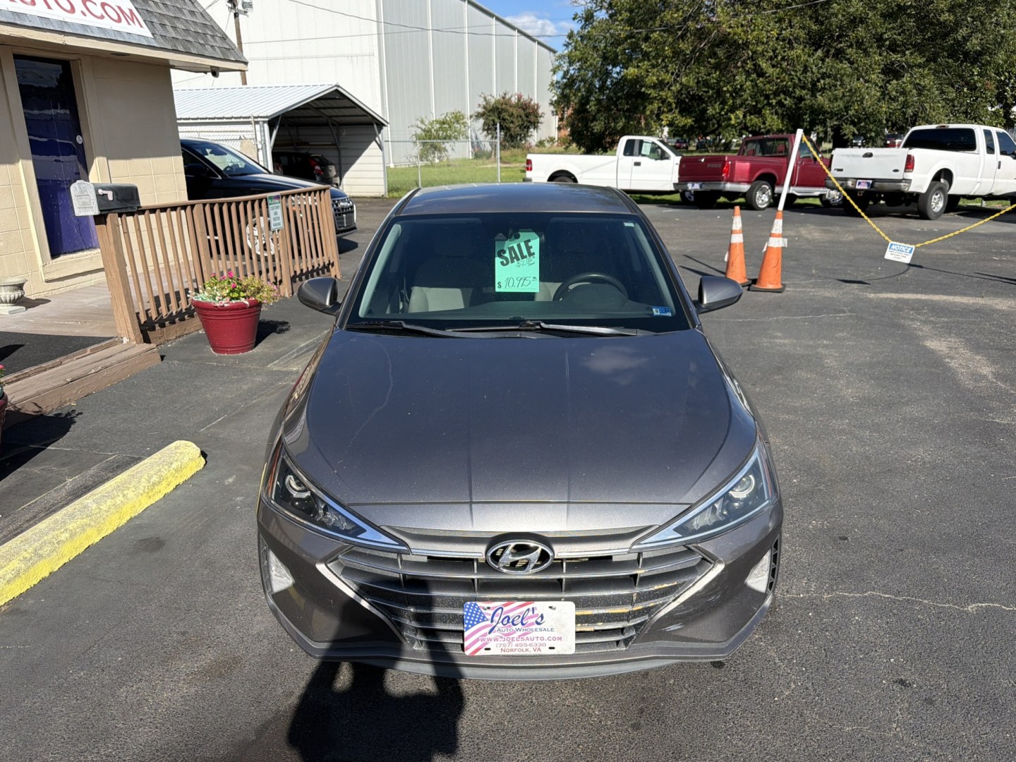 2020 Gray Hyundai Elantra SE 6AT (5NPD74LF7LH) with an 2.0L L4 DOHC 16V engine, 6A transmission, located at 5700 Curlew Drive, Norfolk, VA, 23502, (757) 455-6330, 36.841885, -76.209412- Photo#4