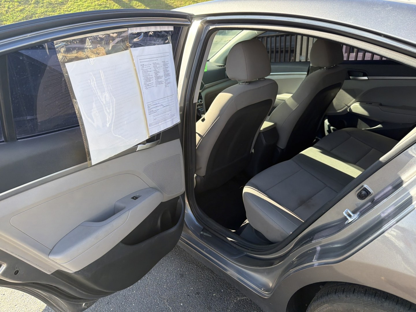 2020 Gray Hyundai Elantra SE 6AT (5NPD74LF7LH) with an 2.0L L4 DOHC 16V engine, 6A transmission, located at 5700 Curlew Drive, Norfolk, VA, 23502, (757) 455-6330, 36.841885, -76.209412- Photo#7