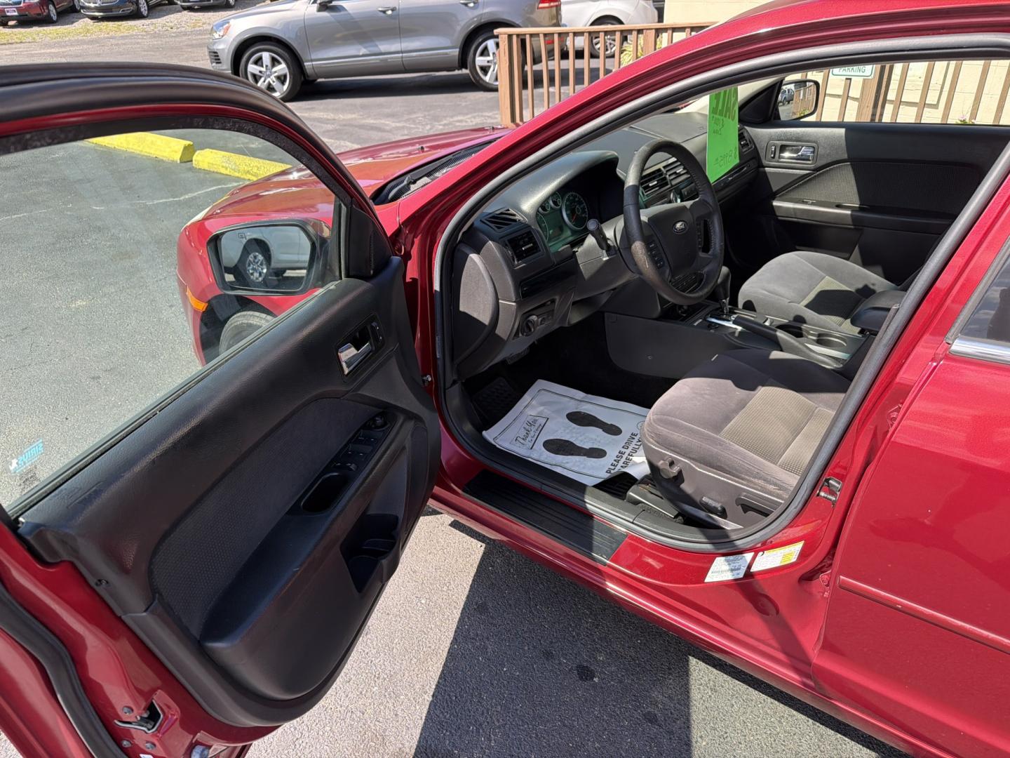2009 red Ford Fusion V6 SEL (3FAHP08199R) with an 3.0L V6 DOHC 24V engine, 6-Speed Automatic transmission, located at 5700 Curlew Drive, Norfolk, VA, 23502, (757) 455-6330, 36.841885, -76.209412- Photo#5