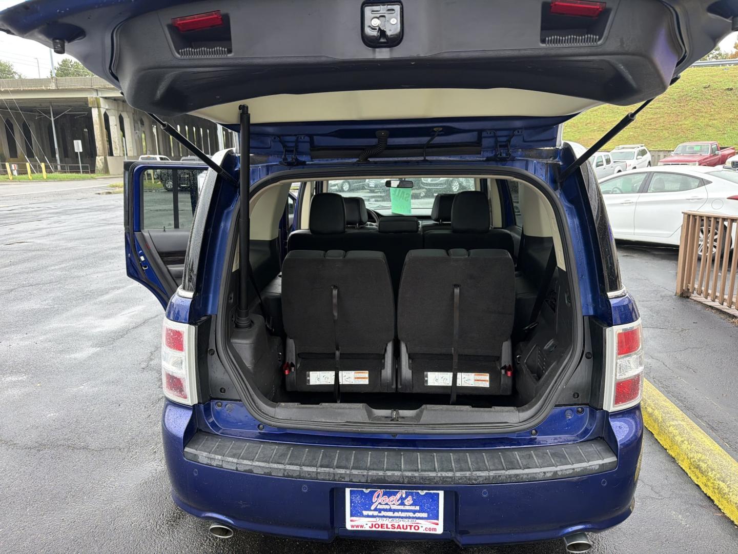 2014 Blue Ford Flex SEL FWD (2FMGK5C83EB) with an 3.5L V6 DOHC 24V engine, 6-Speed Automatic Overdrive transmission, located at 5700 Curlew Drive, Norfolk, VA, 23502, (757) 455-6330, 36.841885, -76.209412- Photo#10