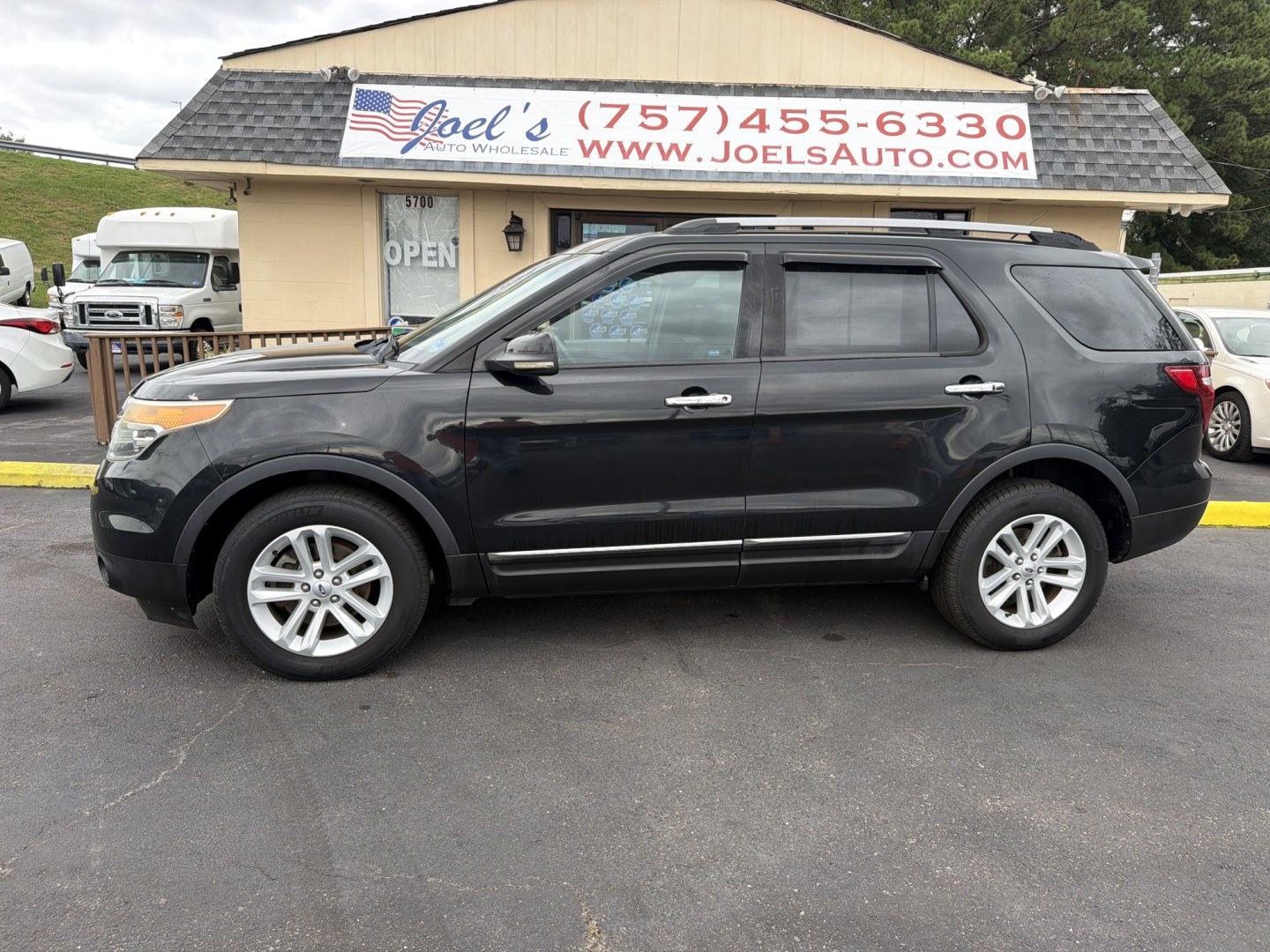 2012 Ford Explorer XLT 4WD (1FMHK8D88CG) with an 3.5L V6 DOHC 24V engine, 6-Speed Automatic transmission, located at 5700 Curlew Dr., Norfolk, VA, 23502, (703) 554-4373, 36.841885, -76.209412- Photo#0