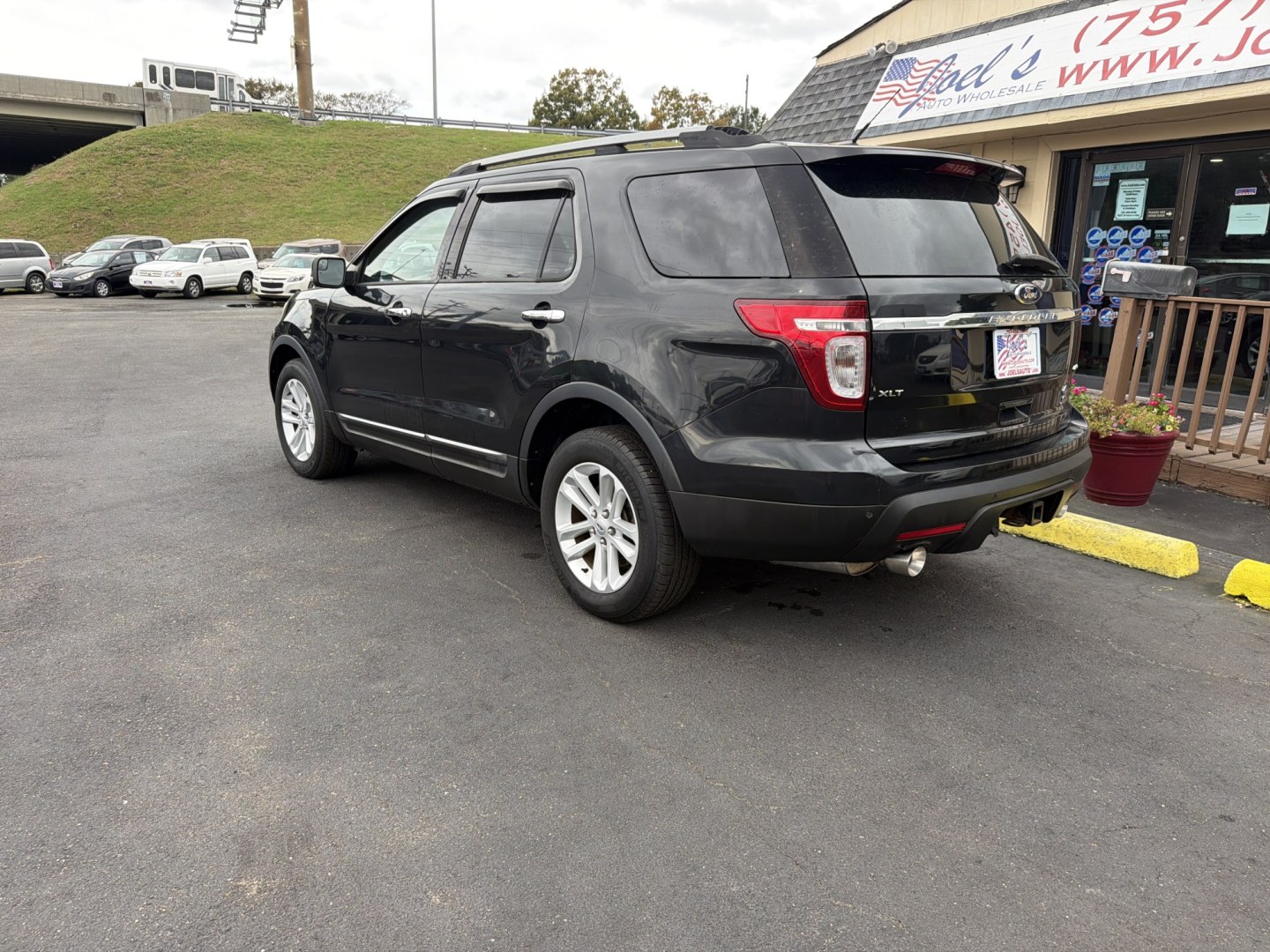 2012 Ford Explorer XLT 4WD (1FMHK8D88CG) with an 3.5L V6 DOHC 24V engine, 6-Speed Automatic transmission, located at 5700 Curlew Dr., Norfolk, VA, 23502, (703) 554-4373, 36.841885, -76.209412- Photo#1