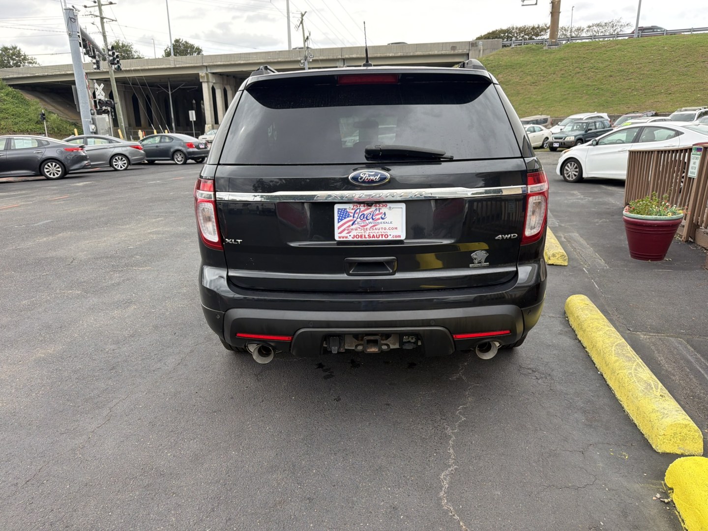 2012 Ford Explorer XLT 4WD (1FMHK8D88CG) with an 3.5L V6 DOHC 24V engine, 6-Speed Automatic transmission, located at 5700 Curlew Dr., Norfolk, VA, 23502, (703) 554-4373, 36.841885, -76.209412- Photo#2
