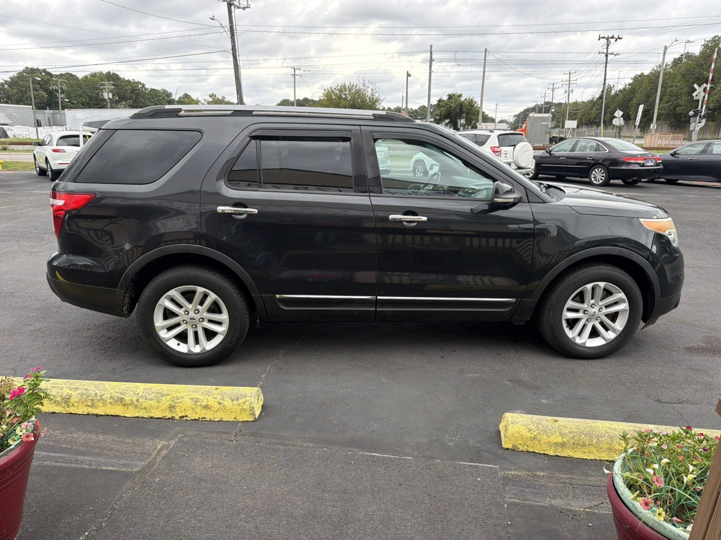2012 Ford Explorer XLT 4WD (1FMHK8D88CG) with an 3.5L V6 DOHC 24V engine, 6-Speed Automatic transmission, located at 5700 Curlew Dr., Norfolk, VA, 23502, (703) 554-4373, 36.841885, -76.209412- Photo#3
