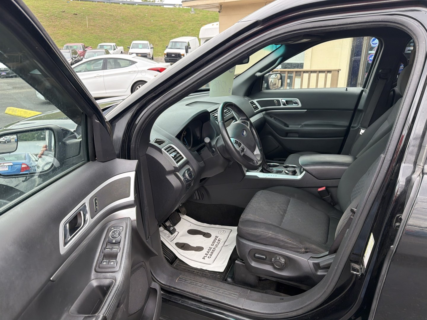 2012 Ford Explorer XLT 4WD (1FMHK8D88CG) with an 3.5L V6 DOHC 24V engine, 6-Speed Automatic transmission, located at 5700 Curlew Dr., Norfolk, VA, 23502, (703) 554-4373, 36.841885, -76.209412- Photo#5