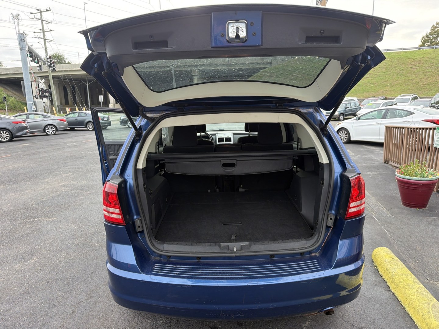 2010 Blue Dodge Journey SE (3D4PG4FB7AT) with an 2.4L L4 DOHC 16V engine, 4A transmission, located at 5700 Curlew Drive, Norfolk, VA, 23502, (757) 455-6330, 36.841885, -76.209412- Photo#9