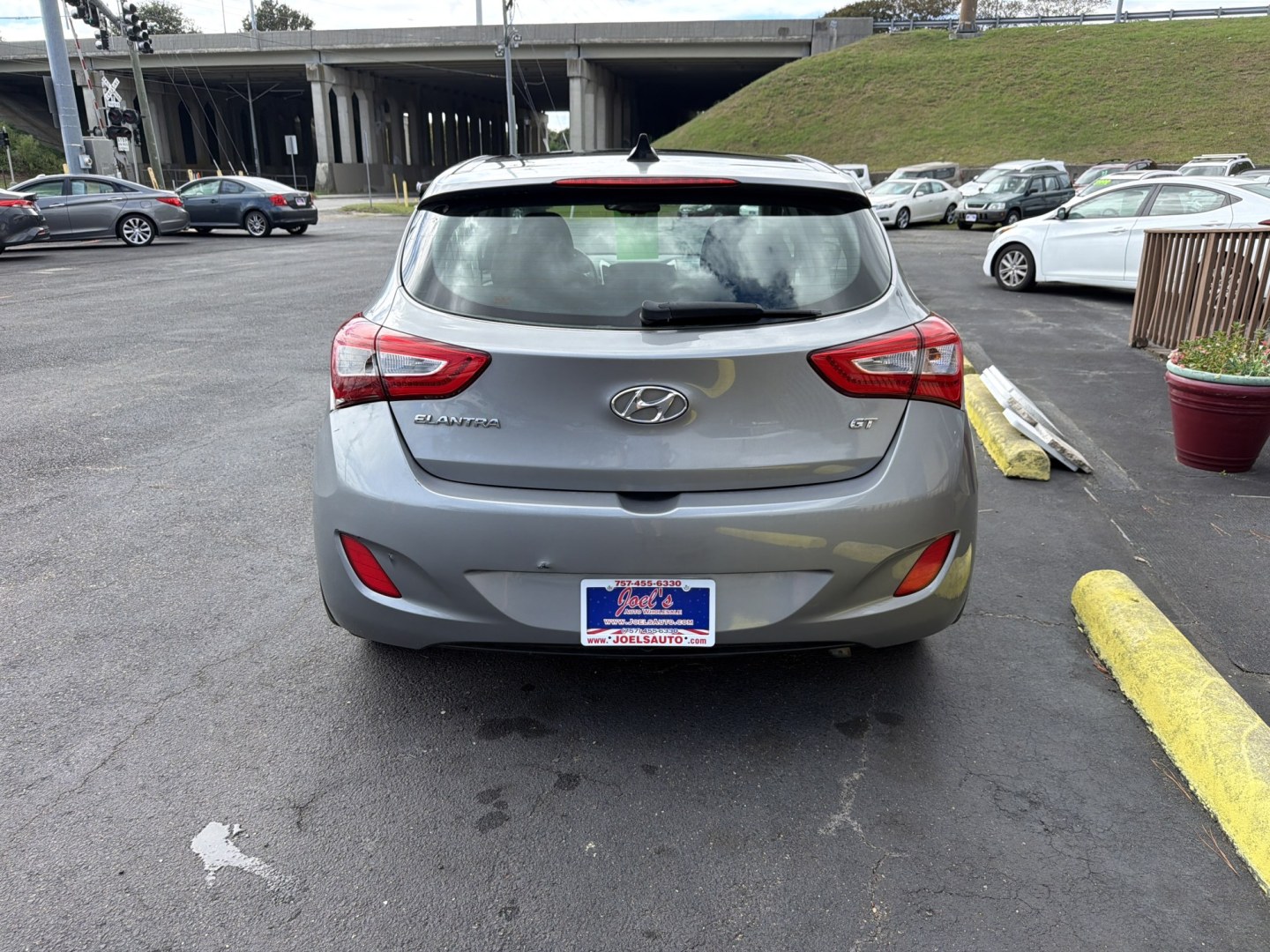 2014 Silver Hyundai Elantra GT (KMHD35LH7EU) with an 2.0L L4 16V DOHC engine, 6-Speed Manual transmission, located at 5700 Curlew Drive, Norfolk, VA, 23502, (757) 455-6330, 36.841885, -76.209412- Photo#2