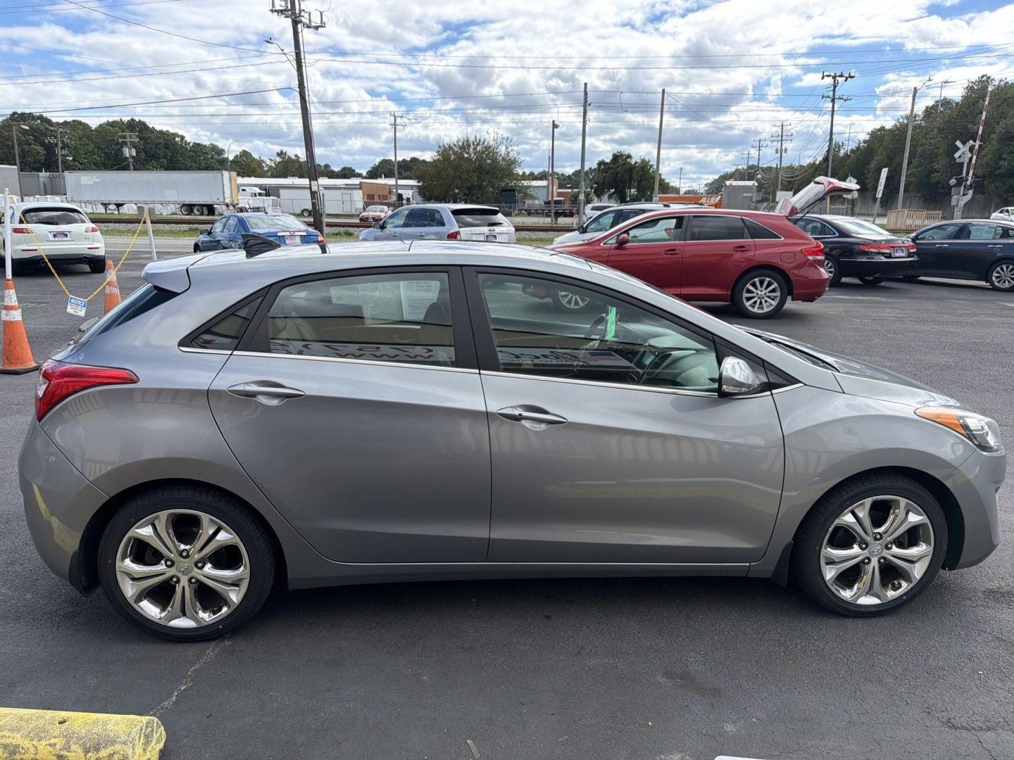 2014 Silver Hyundai Elantra GT (KMHD35LH7EU) with an 2.0L L4 16V DOHC engine, 6-Speed Manual transmission, located at 5700 Curlew Drive, Norfolk, VA, 23502, (757) 455-6330, 36.841885, -76.209412- Photo#3