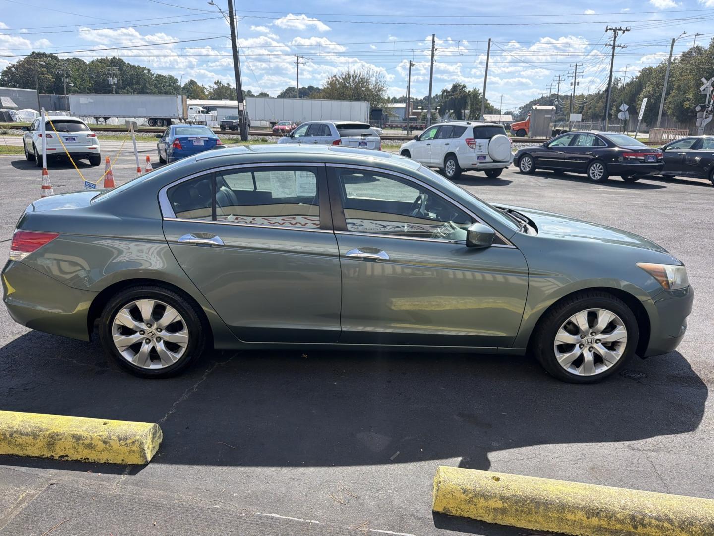 2010 Green Honda Accord EX-L V-6 Sedan AT (1HGCP3F87AA) with an 3.5L V6 SOHC 24V engine, 5A transmission, located at 5700 Curlew Drive, Norfolk, VA, 23502, (757) 455-6330, 36.841885, -76.209412 - Buy Here, Pay Here auto loans Quality Used Cars Norfolk VA No Credit Check auto financing- Photo#3