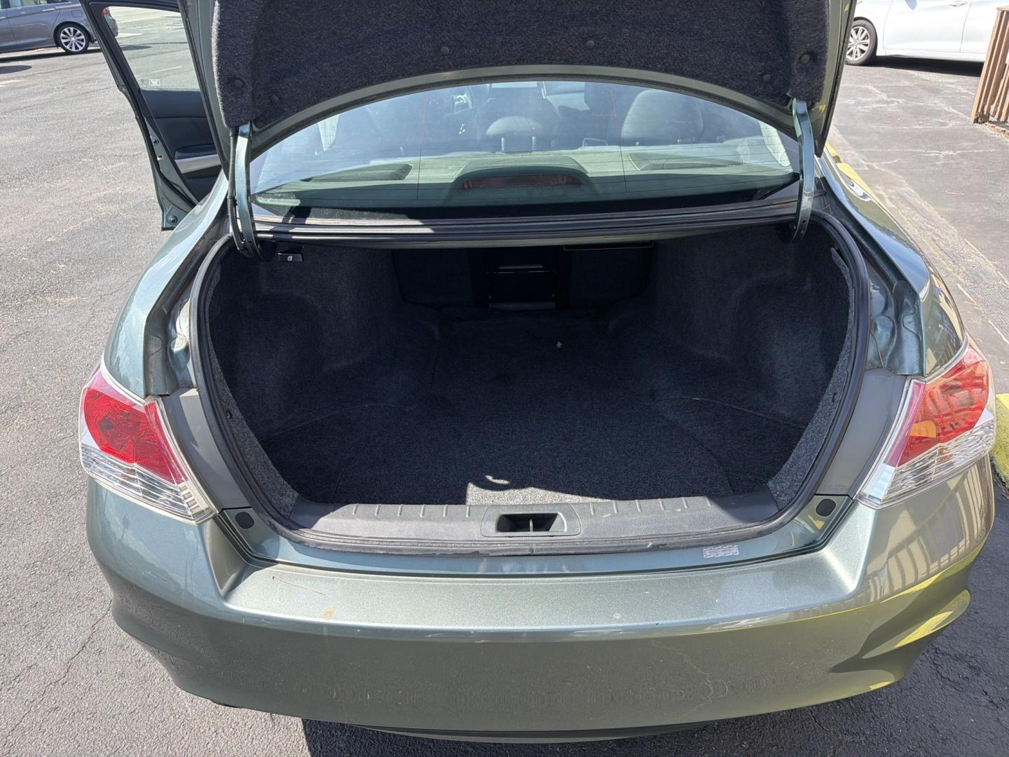 2010 Green Honda Accord EX-L V-6 Sedan AT (1HGCP3F87AA) with an 3.5L V6 SOHC 24V engine, 5A transmission, located at 5700 Curlew Drive, Norfolk, VA, 23502, (757) 455-6330, 36.841885, -76.209412 - Buy Here, Pay Here auto loans Quality Used Cars Norfolk VA No Credit Check auto financing- Photo#9