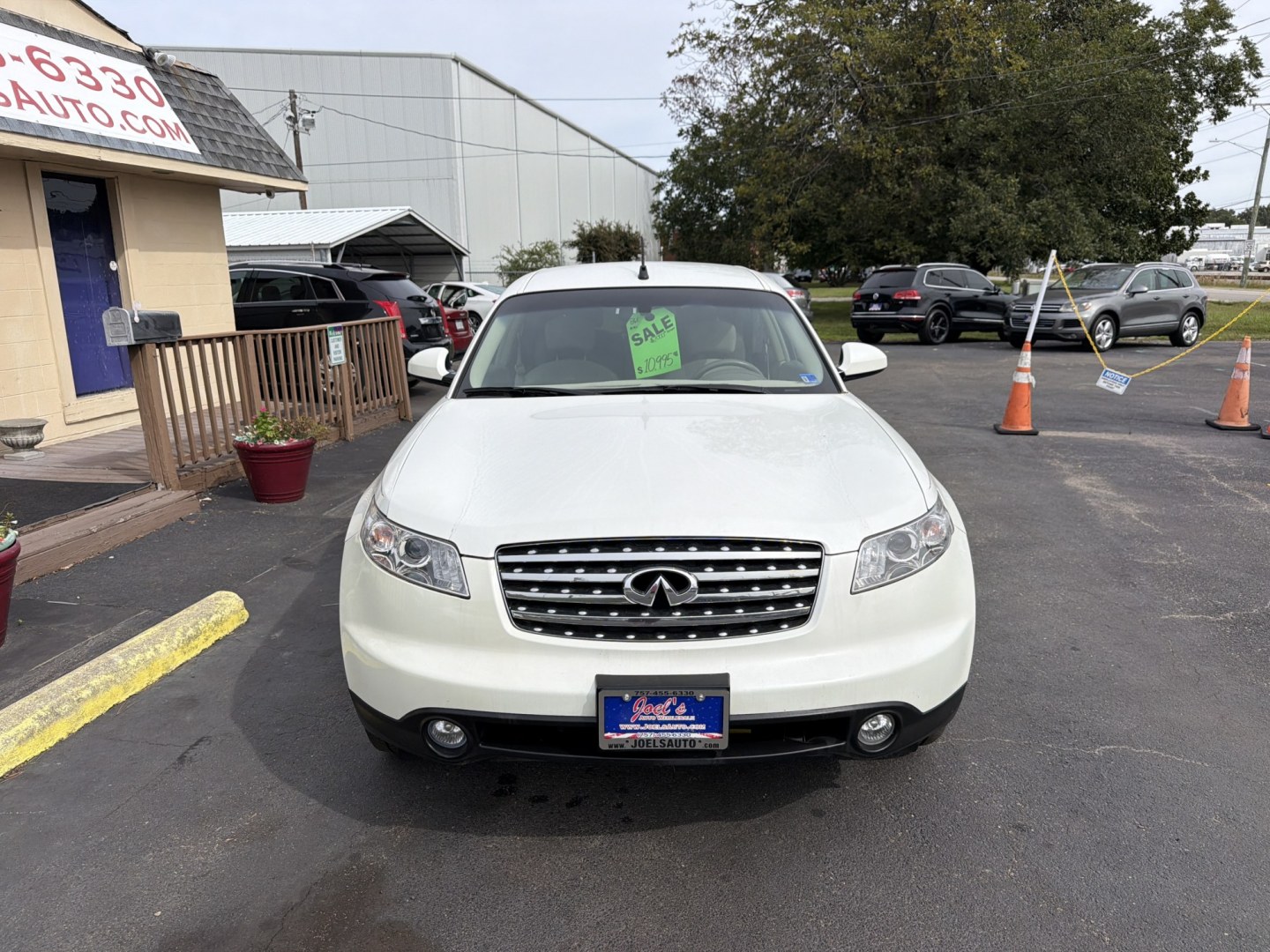 2004 WHITE Infiniti FX FX35 2WD (JNRAS08UX4X) with an 3.5L V6 DOHC 32V engine, 5A OD transmission, located at 5700 Curlew Drive, Norfolk, VA, 23502, (757) 455-6330, 36.841885, -76.209412- Photo#4