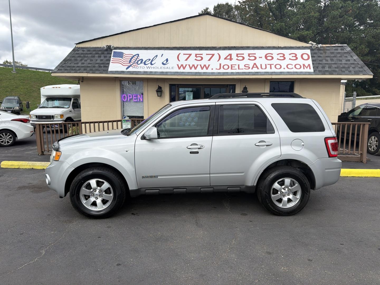 2008 Silver Ford Escape Limited 4WD (1FMCU94158K) with an 3.0L V6 DOHC 24V engine, 4A OD transmission, located at 5700 Curlew Drive, Norfolk, VA, 23502, (757) 455-6330, 36.841885, -76.209412 - Buy Here, Pay Here auto loans Quality Used Cars Norfolk VA No Credit Check auto financing- Photo#0