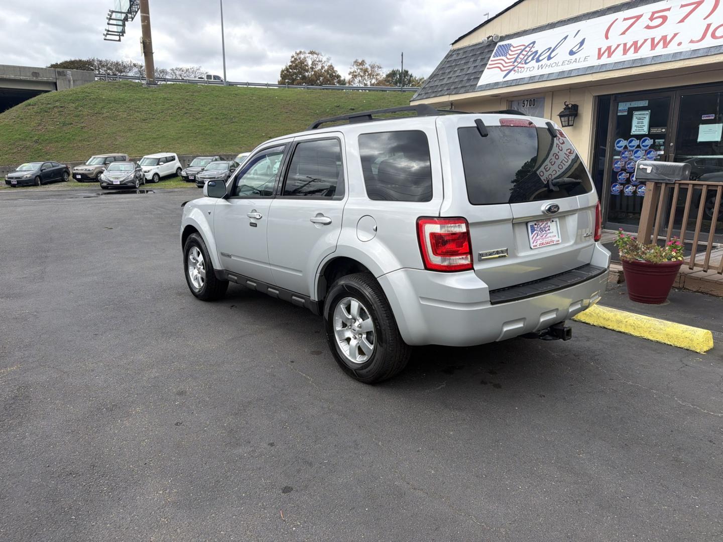2008 Silver Ford Escape Limited 4WD (1FMCU94158K) with an 3.0L V6 DOHC 24V engine, 4A OD transmission, located at 5700 Curlew Drive, Norfolk, VA, 23502, (757) 455-6330, 36.841885, -76.209412 - Buy Here, Pay Here auto loans Quality Used Cars Norfolk VA No Credit Check auto financing- Photo#1