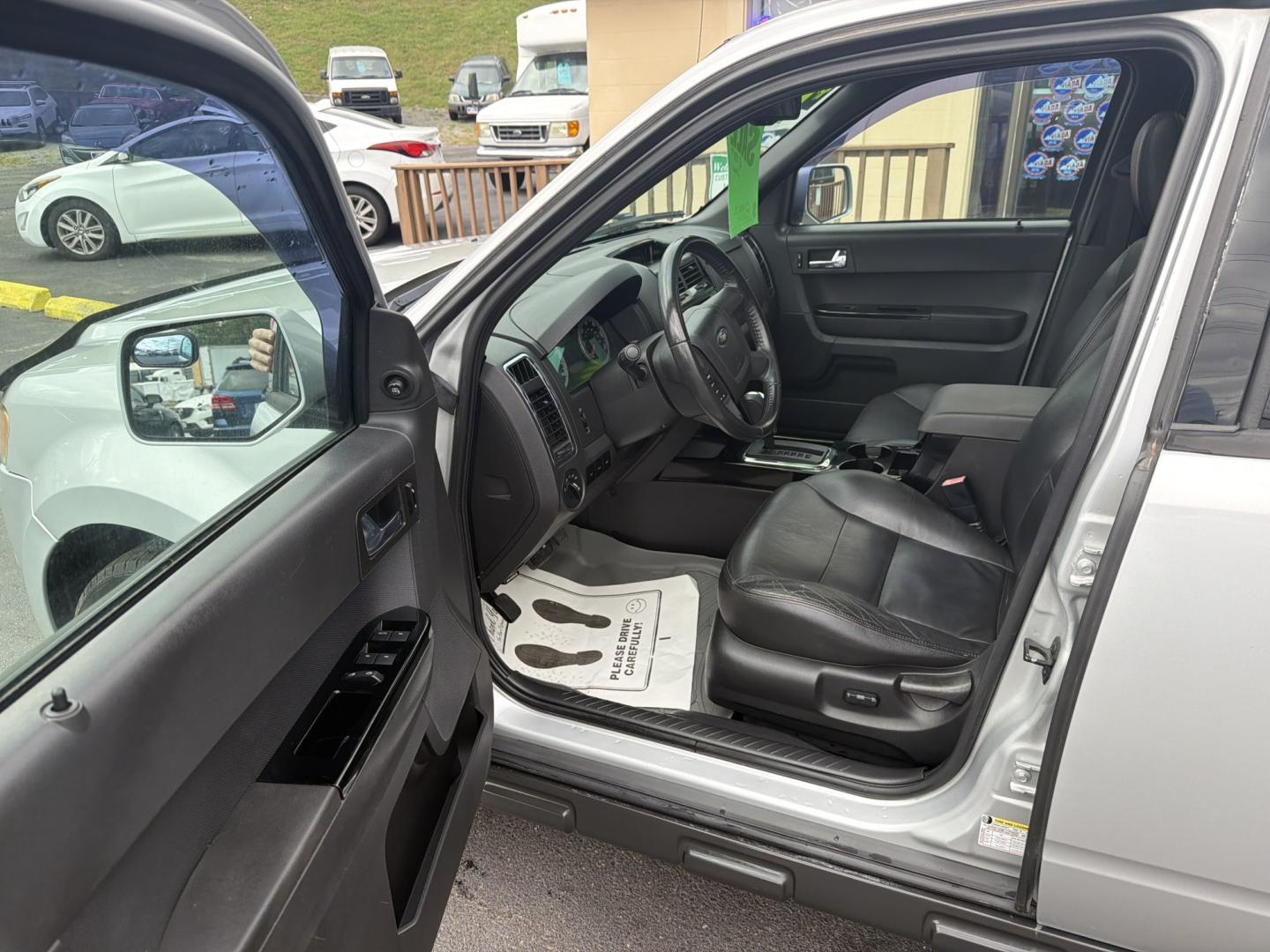 2008 Silver Ford Escape Limited 4WD (1FMCU94158K) with an 3.0L V6 DOHC 24V engine, 4A OD transmission, located at 5700 Curlew Drive, Norfolk, VA, 23502, (757) 455-6330, 36.841885, -76.209412 - Buy Here, Pay Here auto loans Quality Used Cars Norfolk VA No Credit Check auto financing- Photo#5