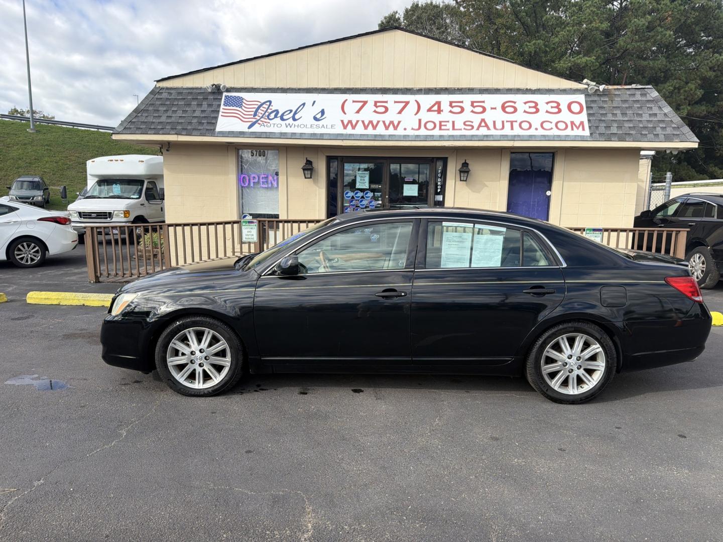 2005 Black Toyota Avalon Limited (4T1BK36B95U) with an 3.5L V6 DOHC 24V engine, 5A OD transmission, located at 5700 Curlew Drive, Norfolk, VA, 23502, (757) 455-6330, 36.841885, -76.209412 - Buy Here, Pay Here auto loans Quality Used Cars Norfolk VA No Credit Check auto financing- Photo#0