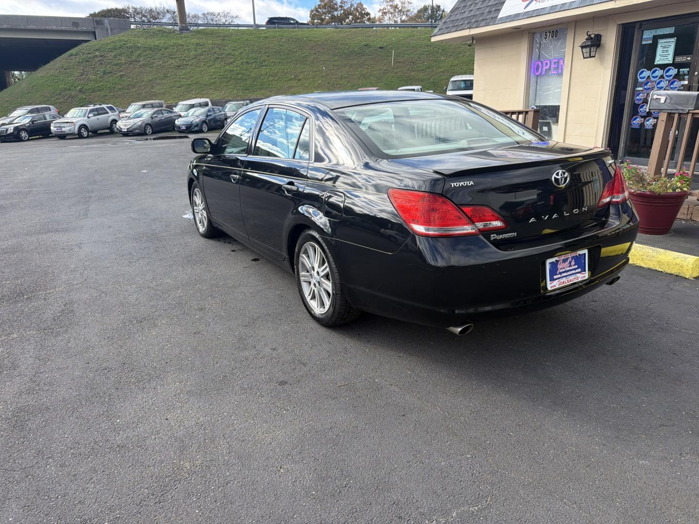 2005 Black Toyota Avalon Limited (4T1BK36B95U) with an 3.5L V6 DOHC 24V engine, 5A OD transmission, located at 5700 Curlew Drive, Norfolk, VA, 23502, (757) 455-6330, 36.841885, -76.209412 - Buy Here, Pay Here auto loans Quality Used Cars Norfolk VA No Credit Check auto financing- Photo#1