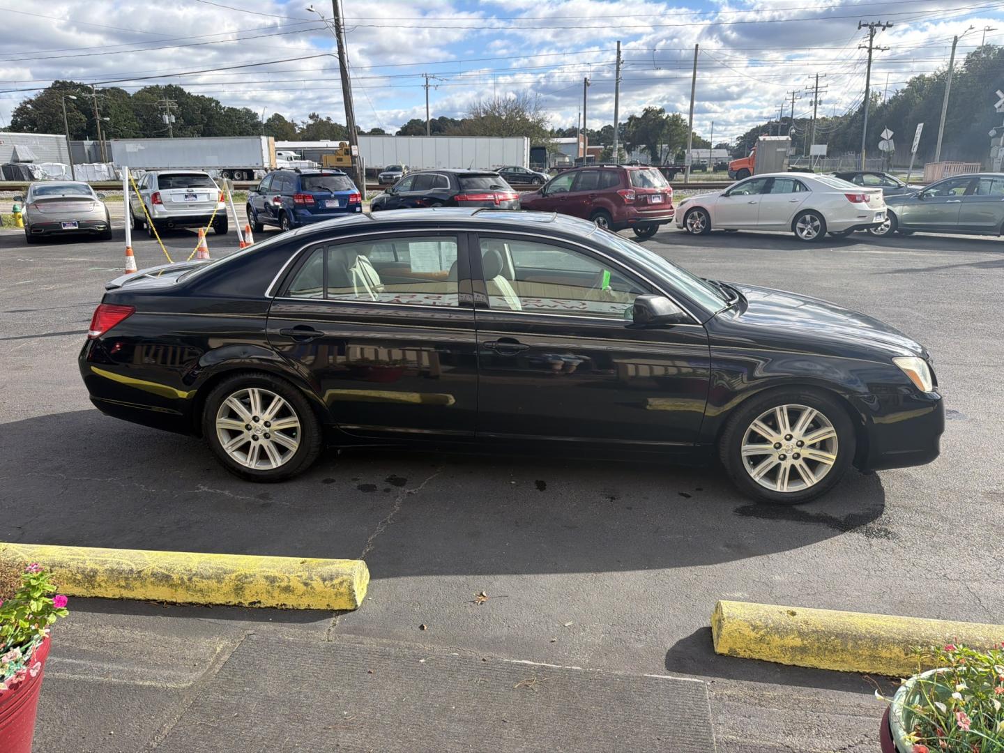 2005 Black Toyota Avalon Limited (4T1BK36B95U) with an 3.5L V6 DOHC 24V engine, 5A OD transmission, located at 5700 Curlew Drive, Norfolk, VA, 23502, (757) 455-6330, 36.841885, -76.209412 - Buy Here, Pay Here auto loans Quality Used Cars Norfolk VA No Credit Check auto financing- Photo#3