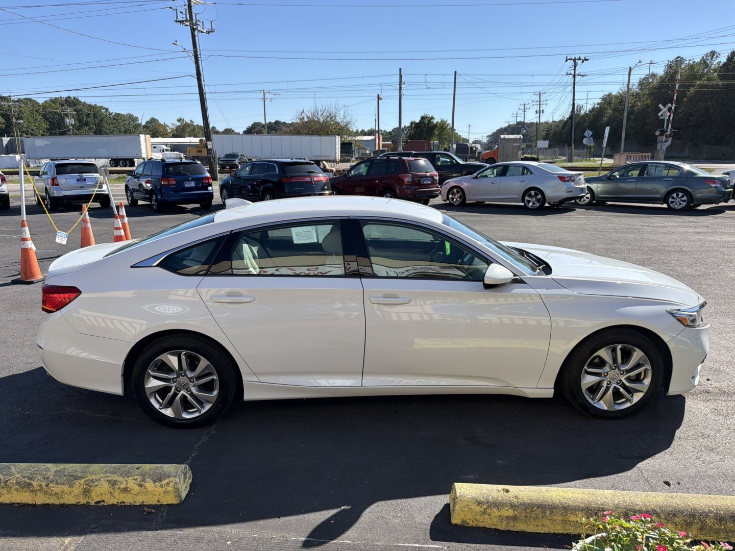 2018 WHITE Honda Accord LX CVT (1HGCV1F16JA) with an 1.5L L4 DOHC 16V engine, CVT transmission, located at 5700 Curlew Dr., Norfolk, VA, 23502, (703) 554-4373, 36.841885, -76.209412- Photo#3