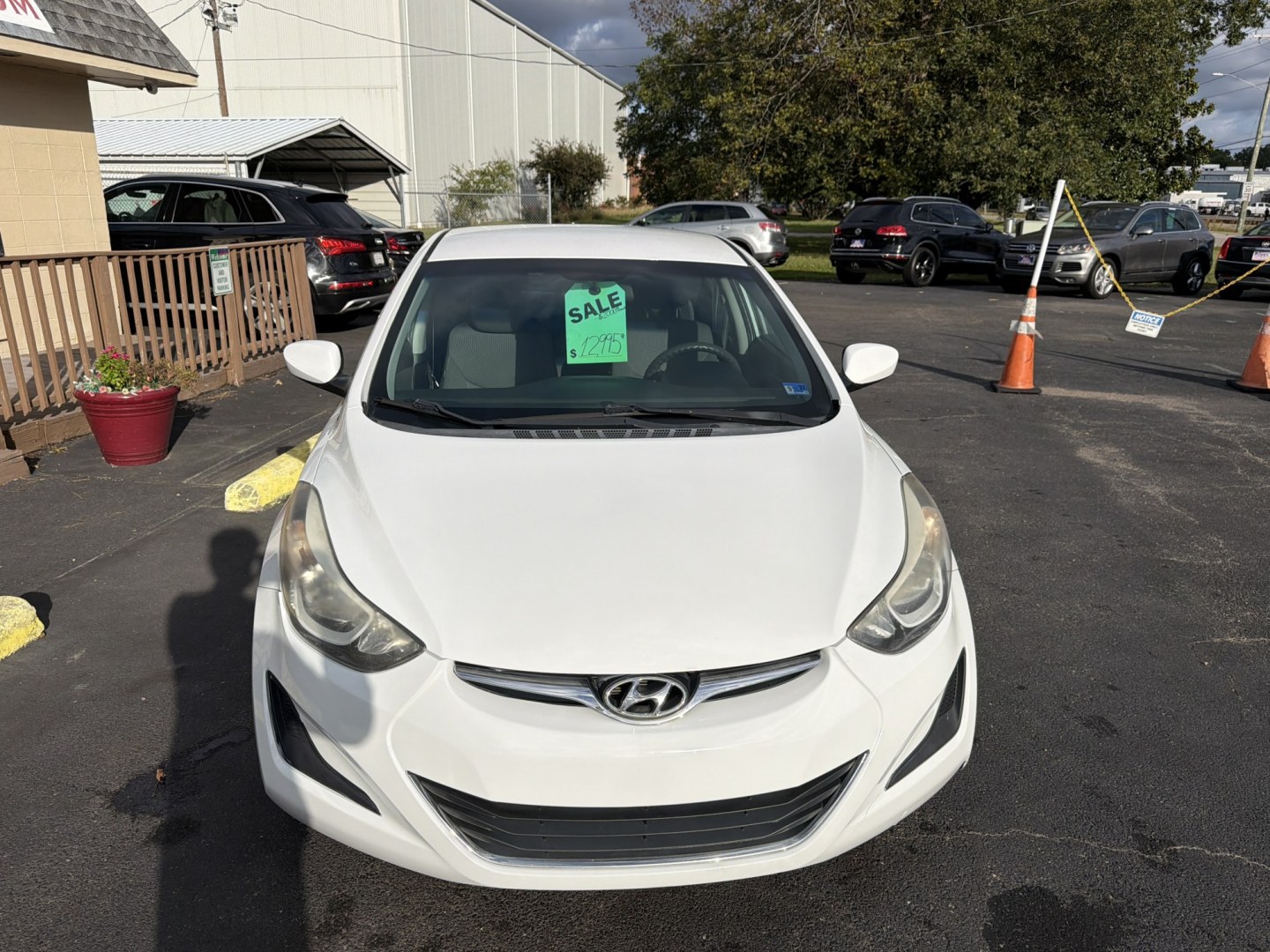 2015 WHITE Hyundai Elantra Limited (5NPDH4AE7FH) with an 1.8L L4 DOHC 16V engine, 6A transmission, located at 5700 Curlew Drive, Norfolk, VA, 23502, (757) 455-6330, 36.841885, -76.209412- Photo#4