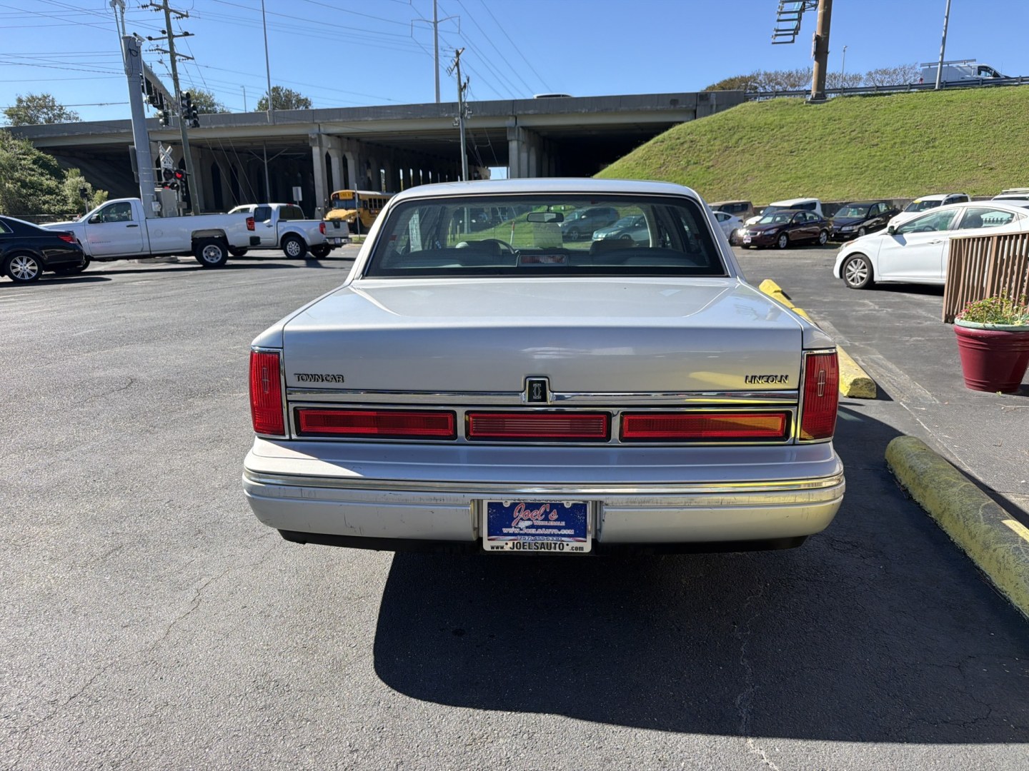 1996 Silver Lincoln Town Car Cartier (1LNLM83W2TY) with an 4.6L V8 SOHC 16V engine, 4A OD transmission, located at 5700 Curlew Dr., Norfolk, VA, 23502, (703) 554-4373, 36.841885, -76.209412- Photo#2