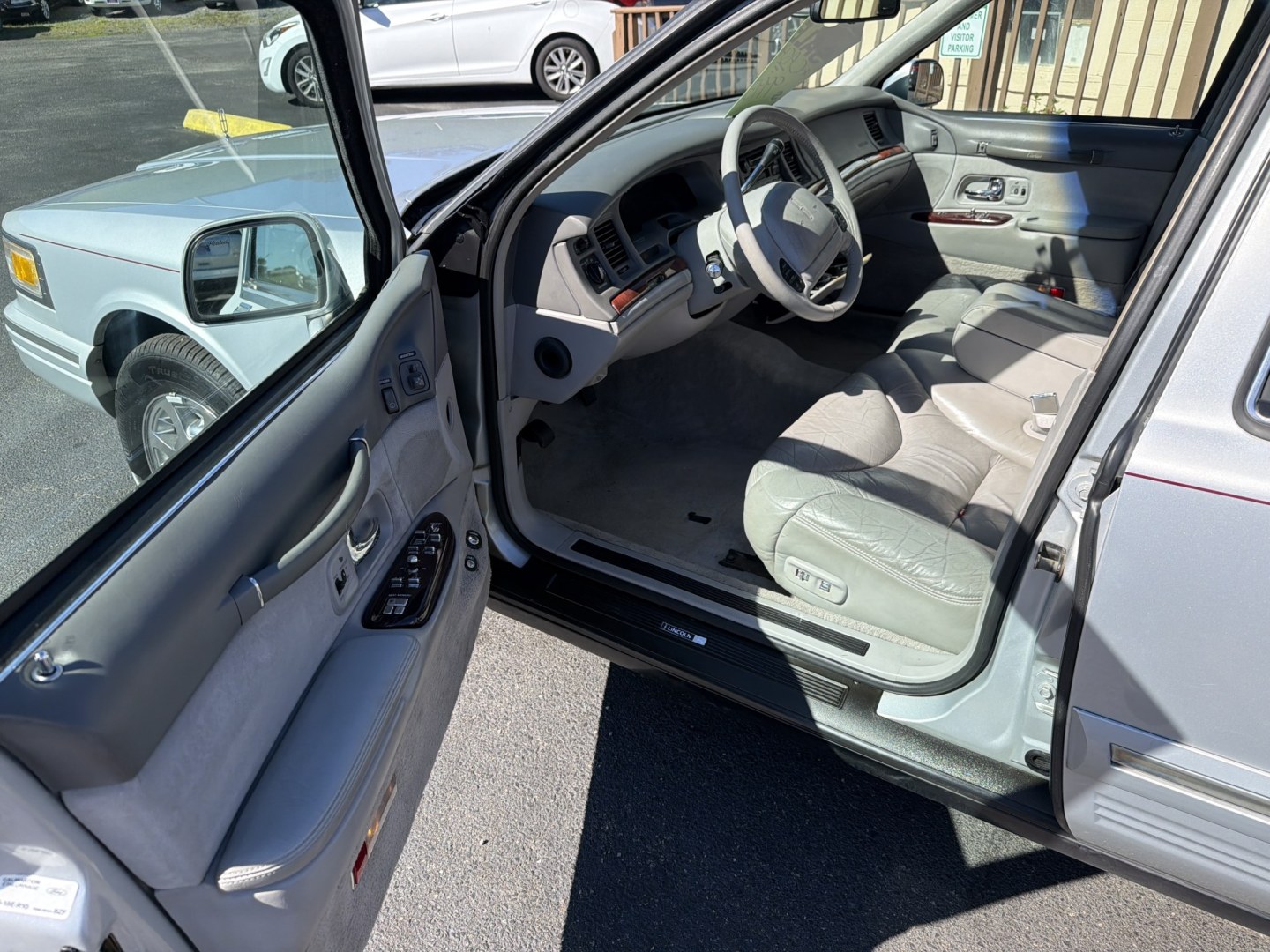 1996 Silver Lincoln Town Car Cartier (1LNLM83W2TY) with an 4.6L V8 SOHC 16V engine, 4A OD transmission, located at 5700 Curlew Dr., Norfolk, VA, 23502, (703) 554-4373, 36.841885, -76.209412- Photo#5