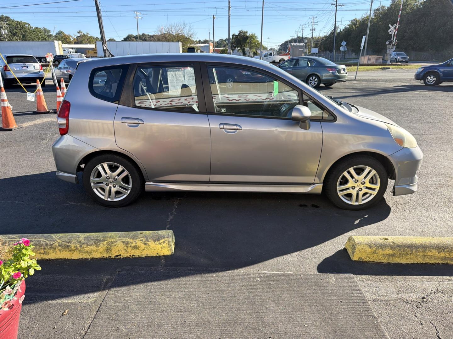 2008 Honda Fit Sport 5-Speed AT (JHMGD38698S) with an 1.5L L4 SOHC 16V engine, 5A OD transmission, located at 5700 Curlew Dr., Norfolk, VA, 23502, (703) 554-4373, 36.841885, -76.209412- Photo#3