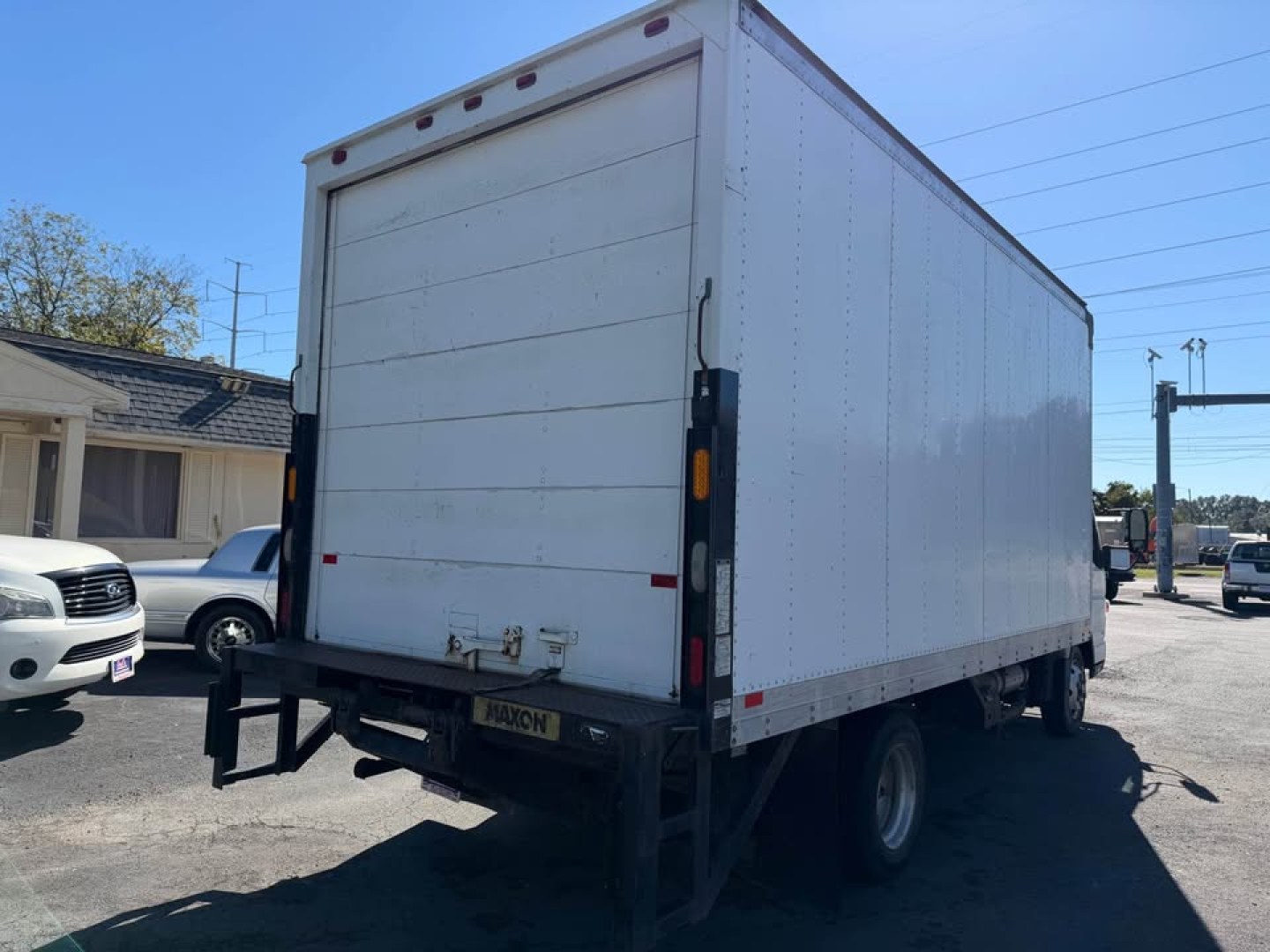 2012 WHITE /Blue Mitsubishi Fuso FEC72S (JL6BNG1AXCK) , Automatic transmission, located at 5700 Curlew Drive, Norfolk, VA, 23502, (757) 455-6330, 36.841885, -76.209412 - -2012 Mitsubishi Fuso Diesel -108k Miles -16ft box with lift gate -New state inspection -Ready to work again -Virginia dealer $250 processing fee included in price- Photo#6