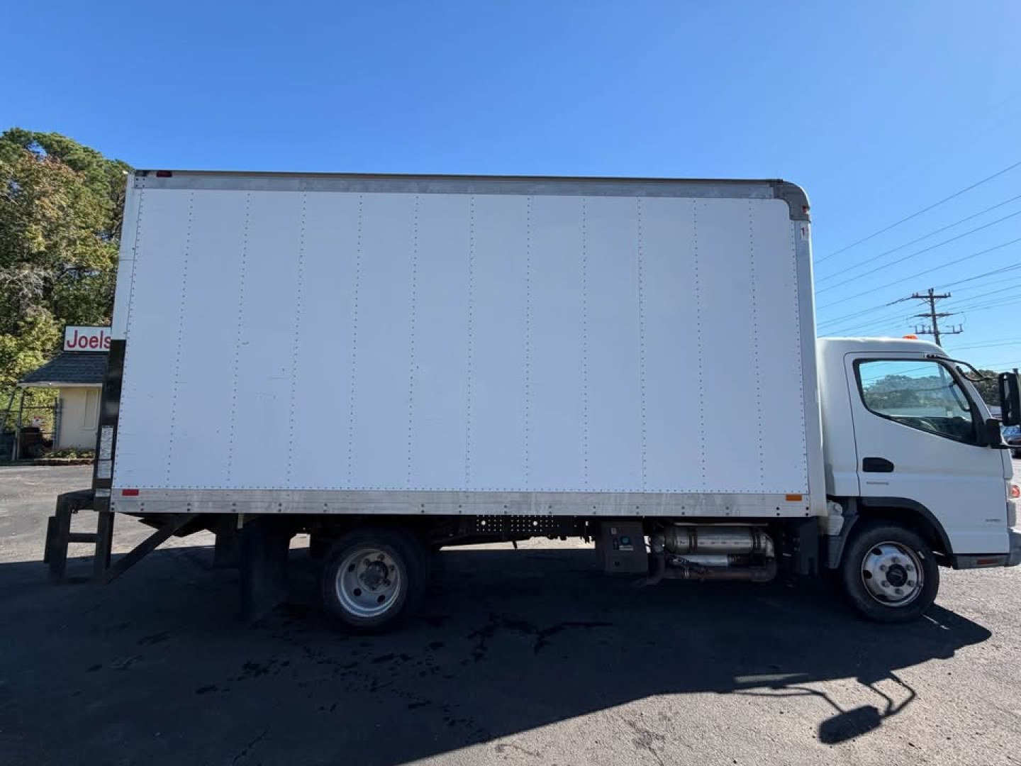 2012 WHITE /Blue Mitsubishi Fuso FEC72S (JL6BNG1AXCK) , Automatic transmission, located at 5700 Curlew Drive, Norfolk, VA, 23502, (757) 455-6330, 36.841885, -76.209412 - -2012 Mitsubishi Fuso Diesel -108k Miles -16ft box with lift gate -New state inspection -Ready to work again -Virginia dealer $250 processing fee included in price- Photo#5