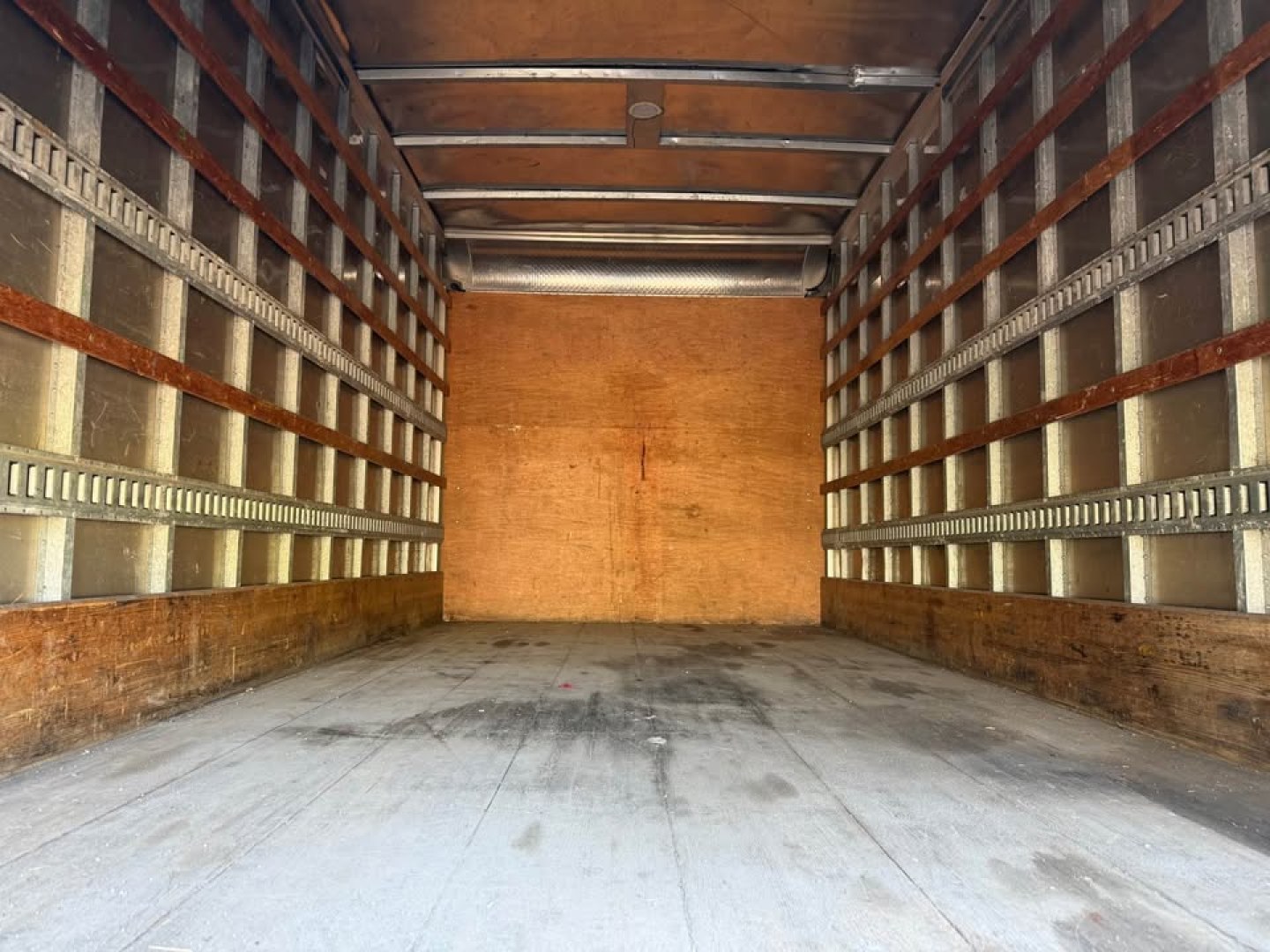 2012 WHITE /Blue Mitsubishi Fuso FEC72S (JL6BNG1AXCK) , Automatic transmission, located at 5700 Curlew Drive, Norfolk, VA, 23502, (757) 455-6330, 36.841885, -76.209412 - -2012 Mitsubishi Fuso Diesel -108k Miles -16ft box with lift gate -New state inspection -Ready to work again -Virginia dealer $250 processing fee included in price- Photo#9