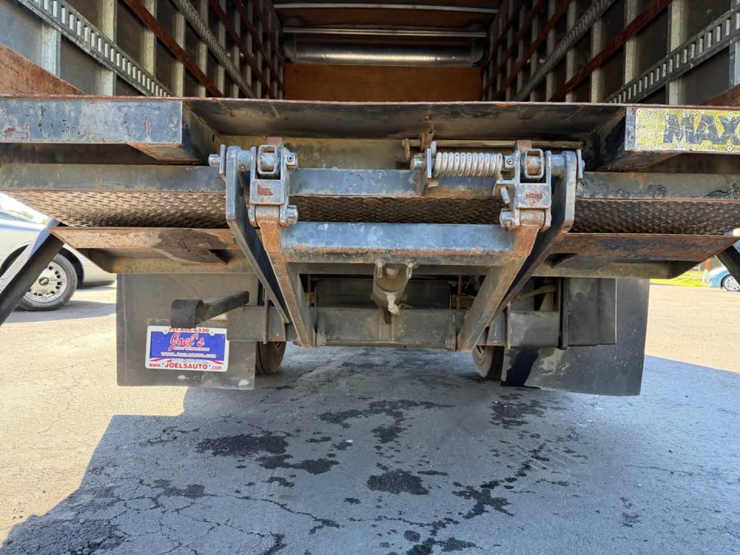 2012 WHITE /Blue Mitsubishi Fuso FEC72S (JL6BNG1AXCK) , Automatic transmission, located at 5700 Curlew Drive, Norfolk, VA, 23502, (757) 455-6330, 36.841885, -76.209412 - -2012 Mitsubishi Fuso Diesel -108k Miles -16ft box with lift gate -New state inspection -Ready to work again -Virginia dealer $250 processing fee included in price- Photo#8
