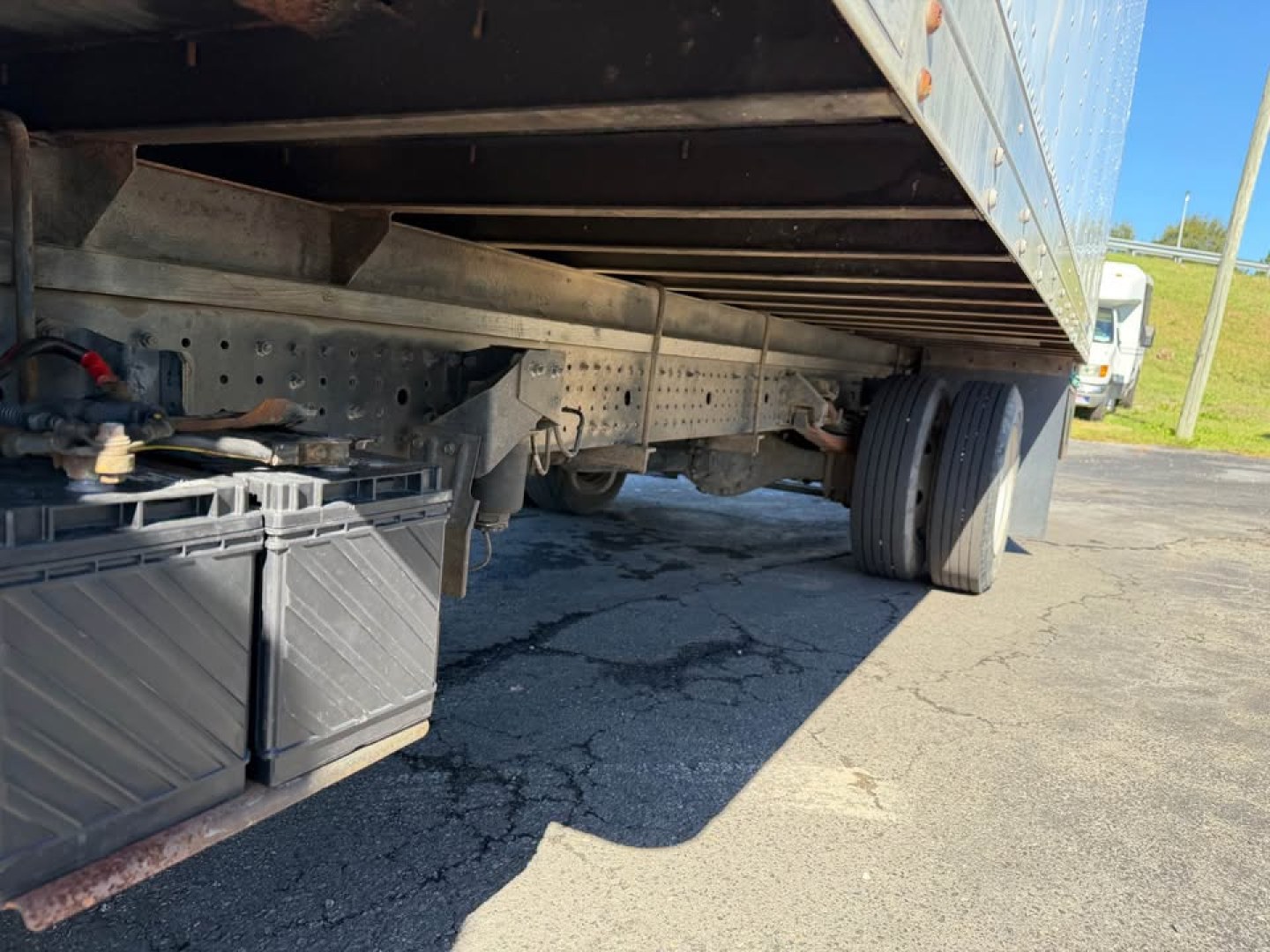 2012 WHITE /Blue Mitsubishi Fuso FEC72S (JL6BNG1AXCK) , Automatic transmission, located at 5700 Curlew Drive, Norfolk, VA, 23502, (757) 455-6330, 36.841885, -76.209412 - -2012 Mitsubishi Fuso Diesel -108k Miles -16ft box with lift gate -New state inspection -Ready to work again -Virginia dealer $250 processing fee included in price- Photo#12